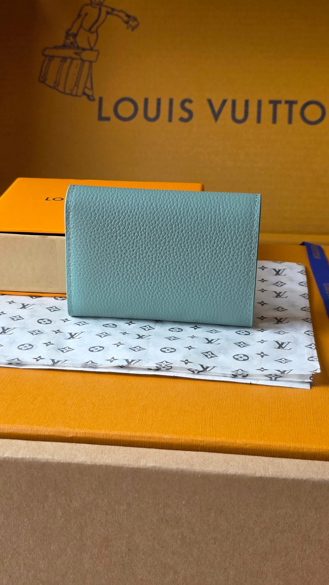 LOUIS VUITTON ポルトフォイユ・ヴィクター ワックスドカーフスキン ターコイズブルー 三つ折り ウォレット