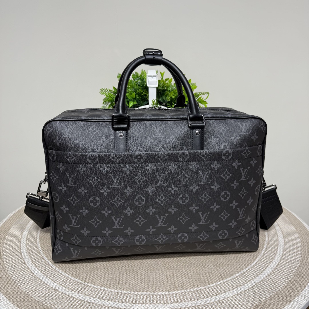 LOUIS VUITTON ウィークエンドトラベルバッグ モノグラムエクリプス ブラック ホライゾントランク対応 ルイヴィトン