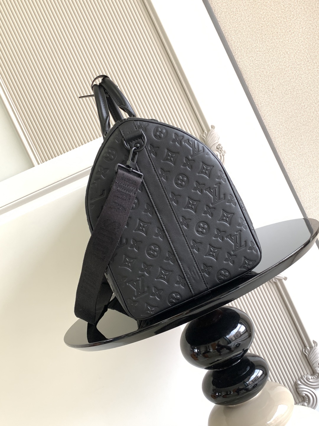 LOUIS VUITTON モノグラムシャドウ エンボスレザー キャリーオンバッグ マットブラック金具 ルイヴィトン