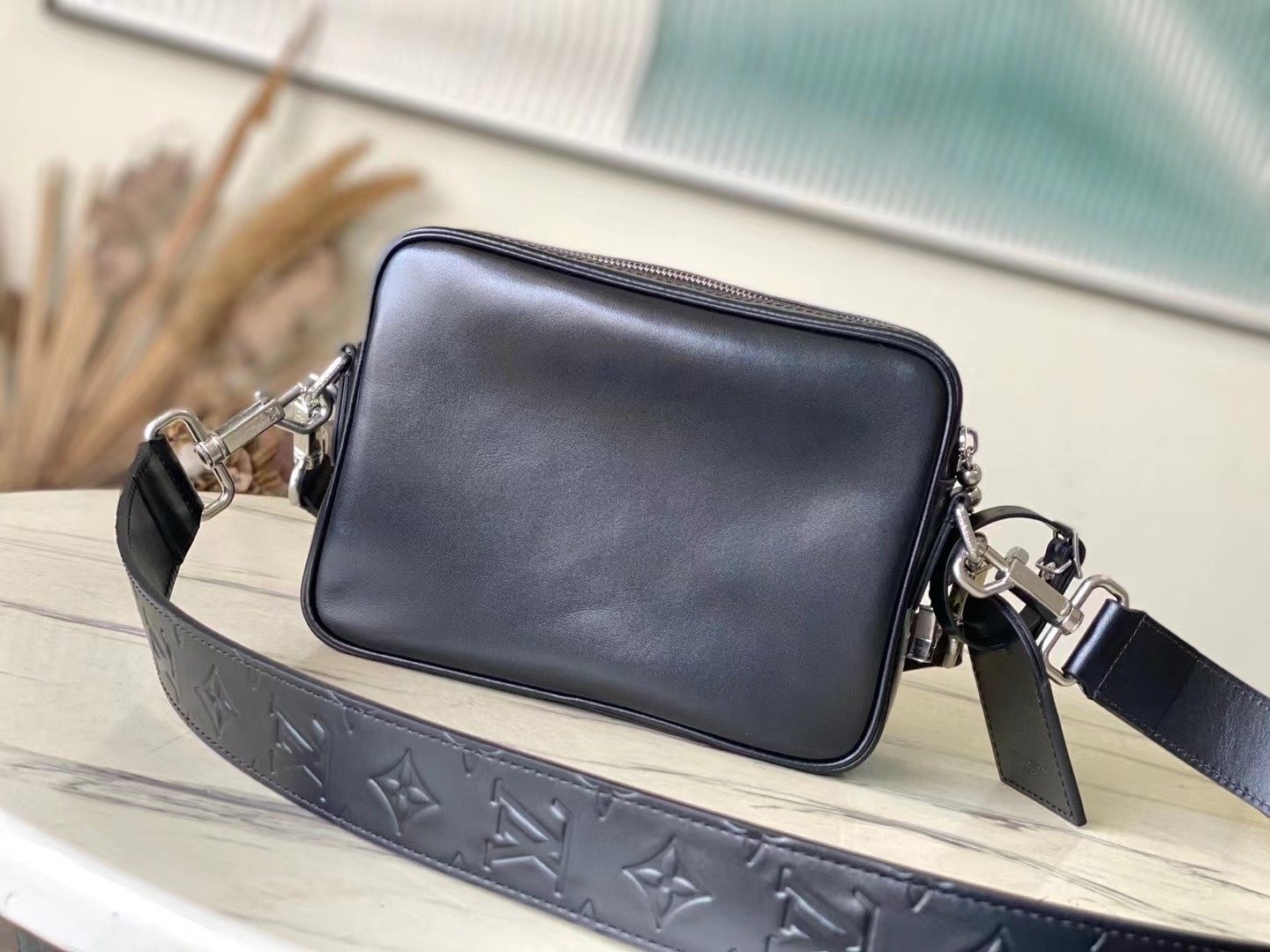 LOUIS VUITTON Nil ブラック スモールグレインレザー シティバッグ ルイヴィトン