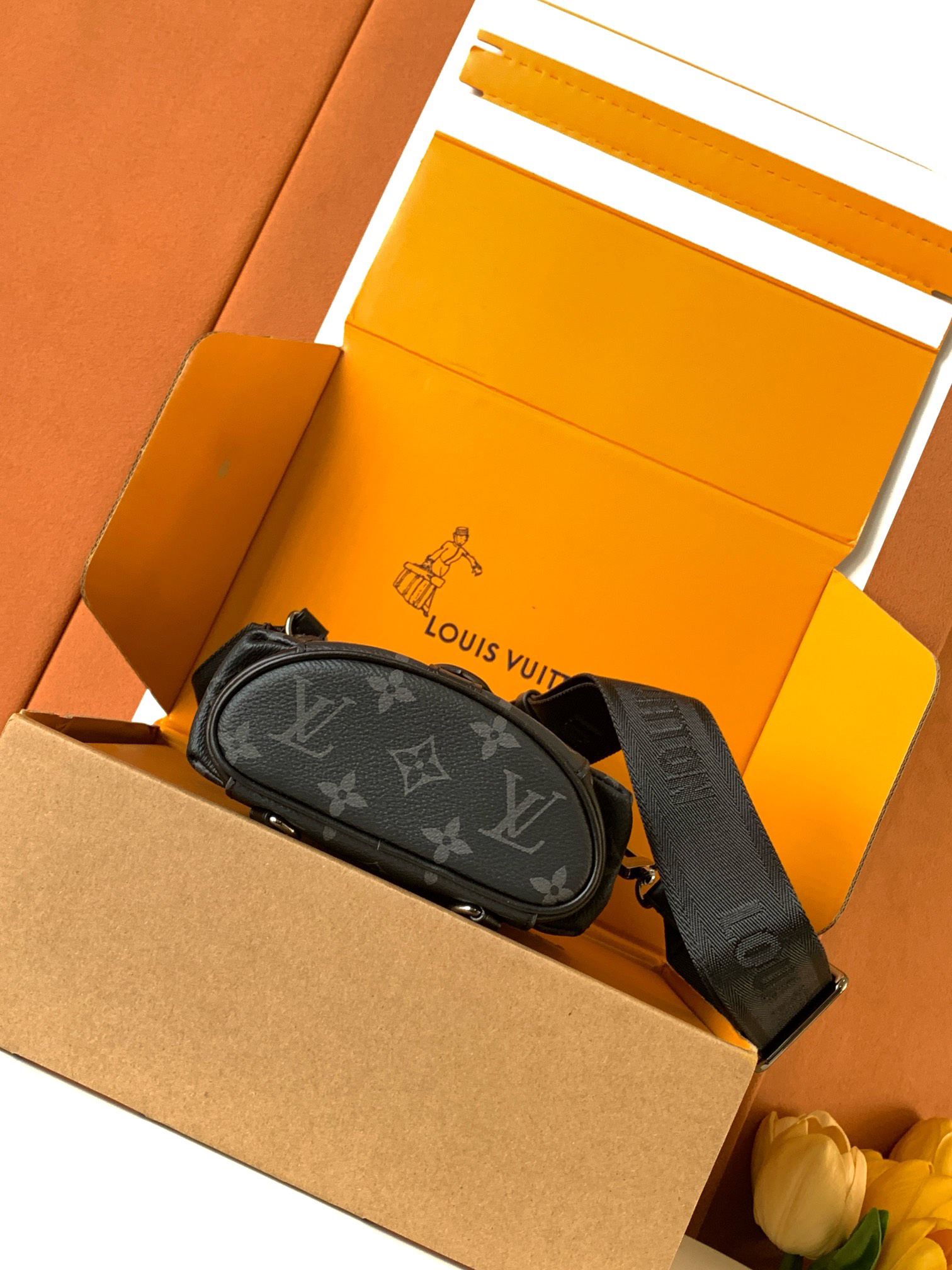 LOUIS VUITTON Nano Christopher モノグラム エクリプス クロスボディバッグ ルイヴィトン