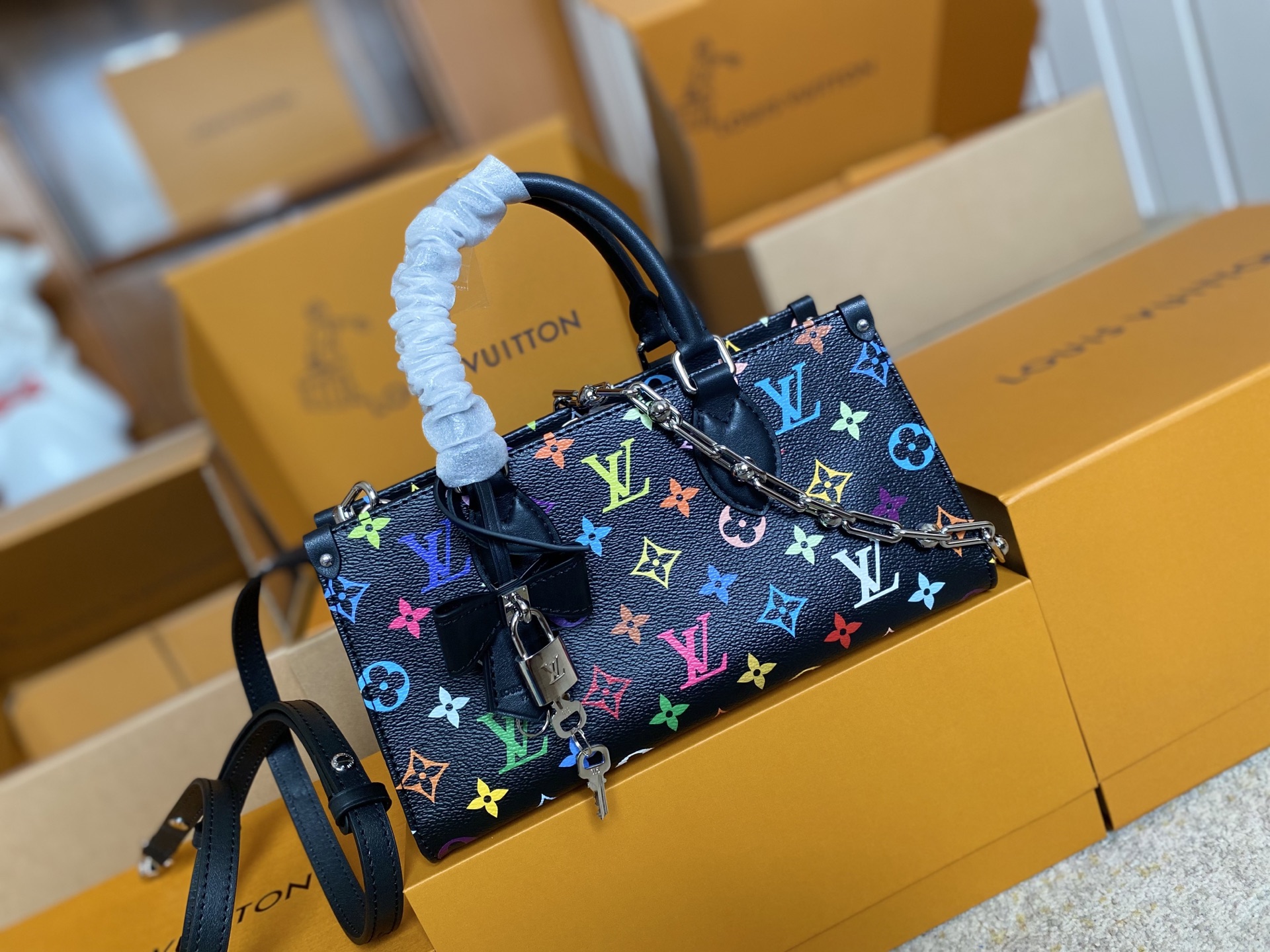LOUIS VUITTON OnTheGo East West モノグラムマルチカラー 村上隆コラボ クロスボディバッグ ルイヴィトン