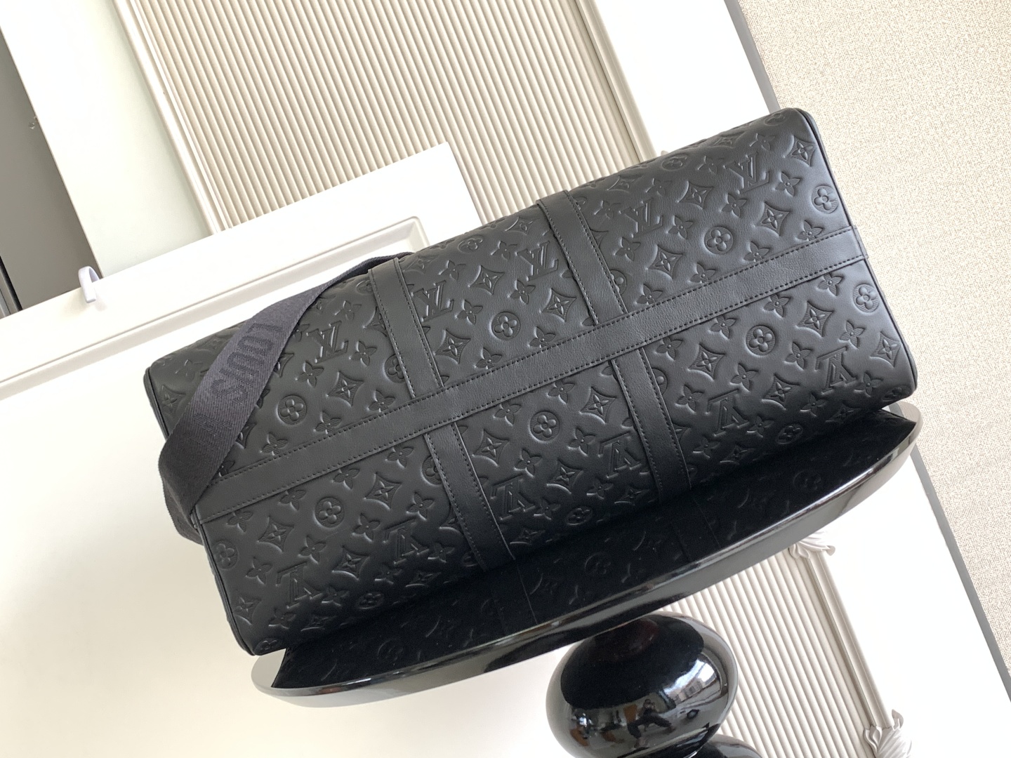 LOUIS VUITTON モノグラムシャドウ エンボスレザー キャリーオンバッグ マットブラック金具 ルイヴィトン