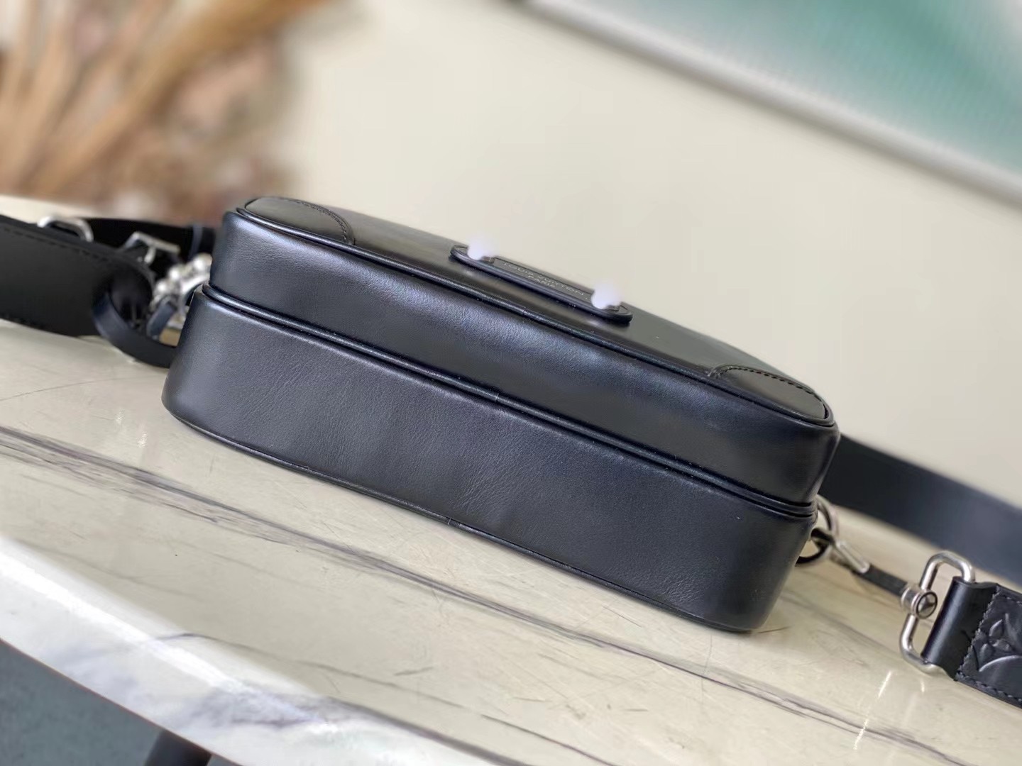 LOUIS VUITTON Nil ブラック スモールグレインレザー シティバッグ ルイヴィトン