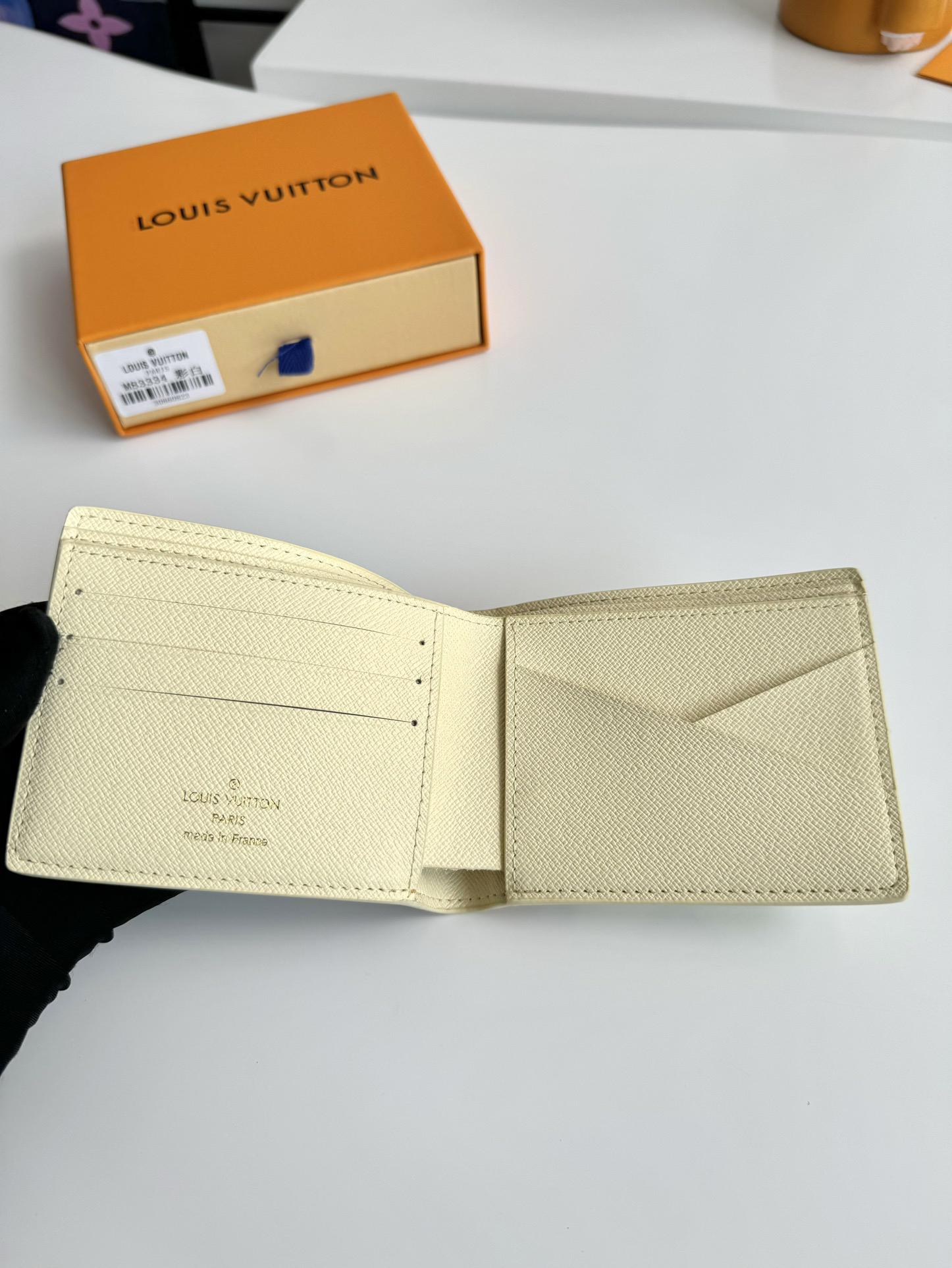 マルチカラー × ホワイト モノグラムクラッギー マルチプル ウォレット