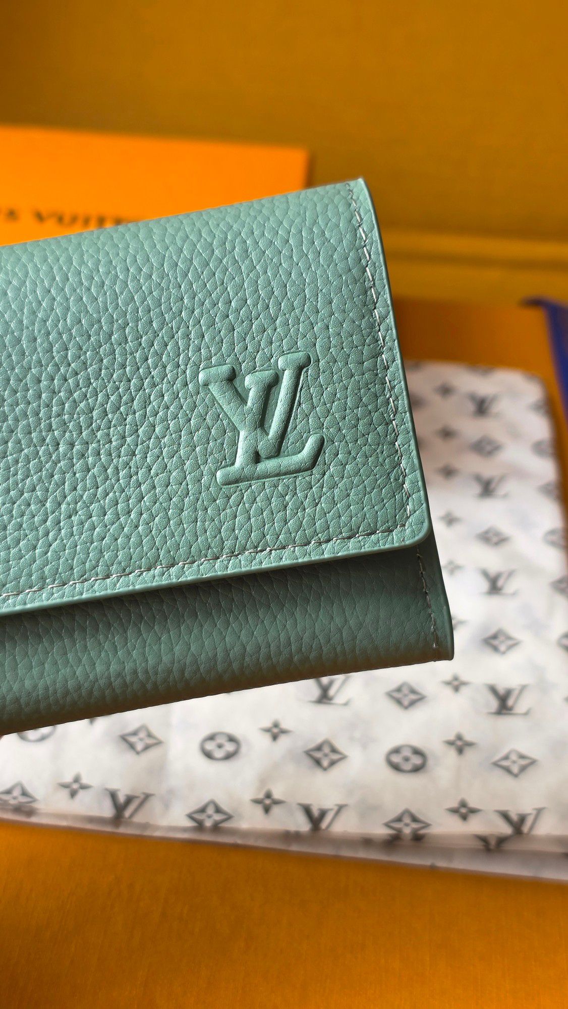 LOUIS VUITTON ポルトフォイユ・ヴィクター ワックスドカーフスキン ターコイズブルー 三つ折り ウォレット