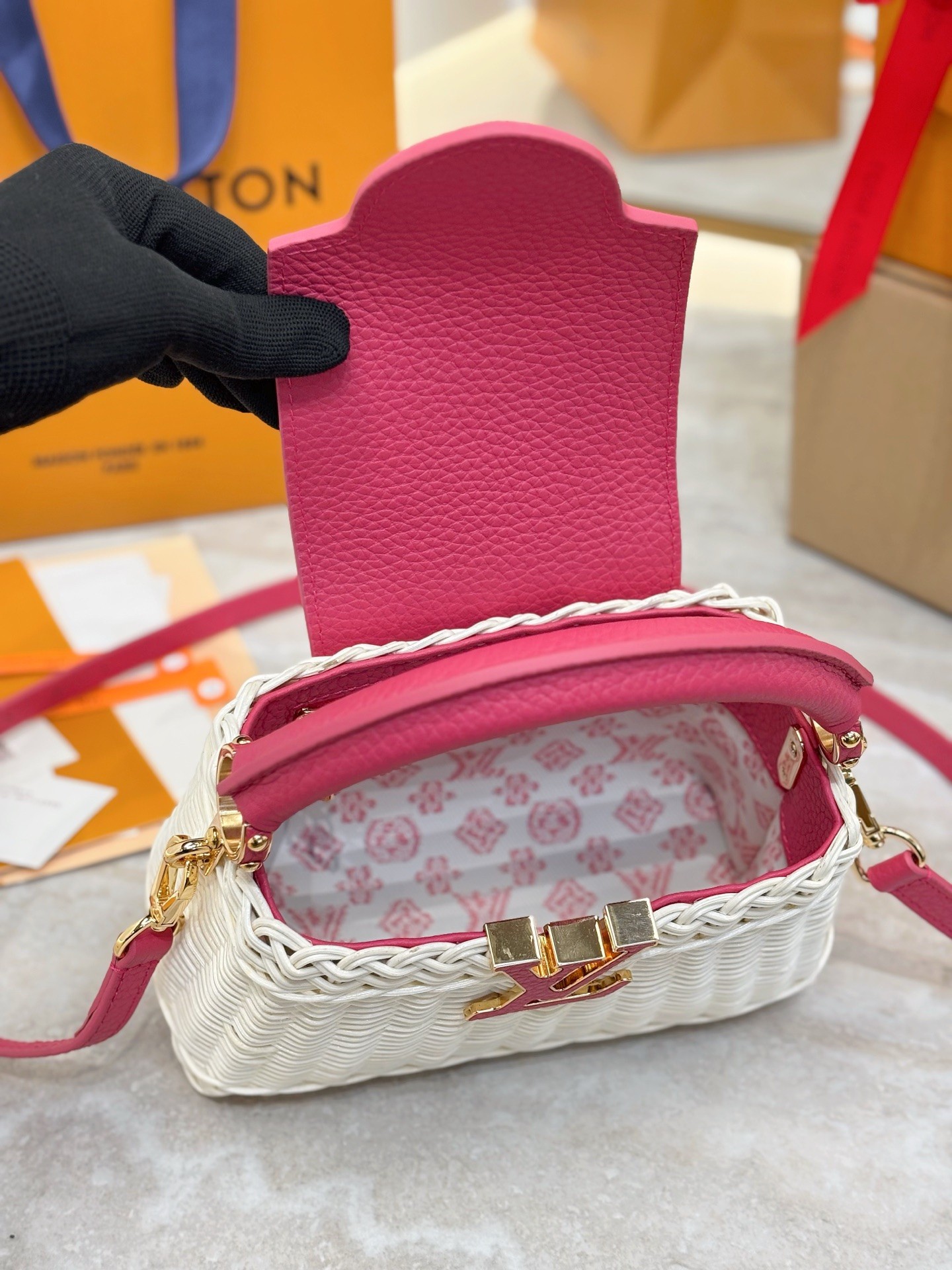 LOUIS VUITTON Capucines ミニ ラタン ハンドバッグ ピンク サマーコレクション ルイヴィトン