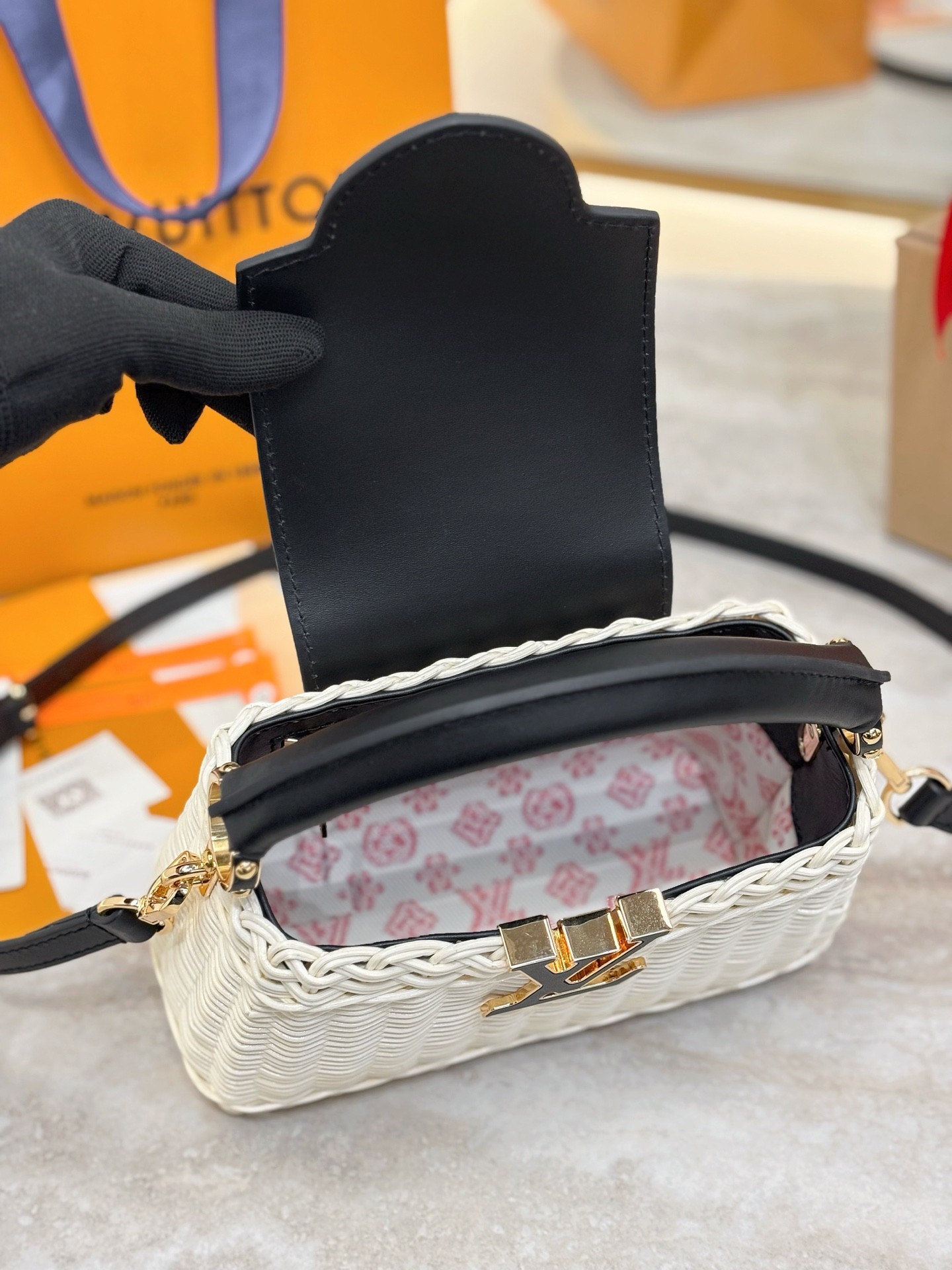 LOUIS VUITTON Capucines ミニ ラタン ハンドバッグ ブラック サマーコレクション ルイヴィトン