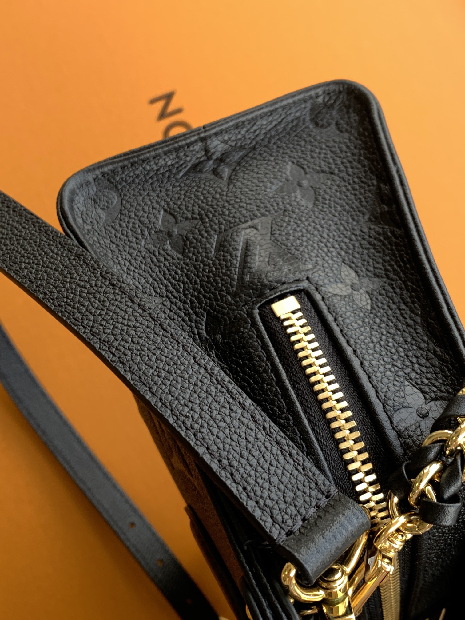 LOUIS VUITTON OnTheGo イーストウエスト モノグラム アンプラント ブラック トートバッグ ルイヴィトン