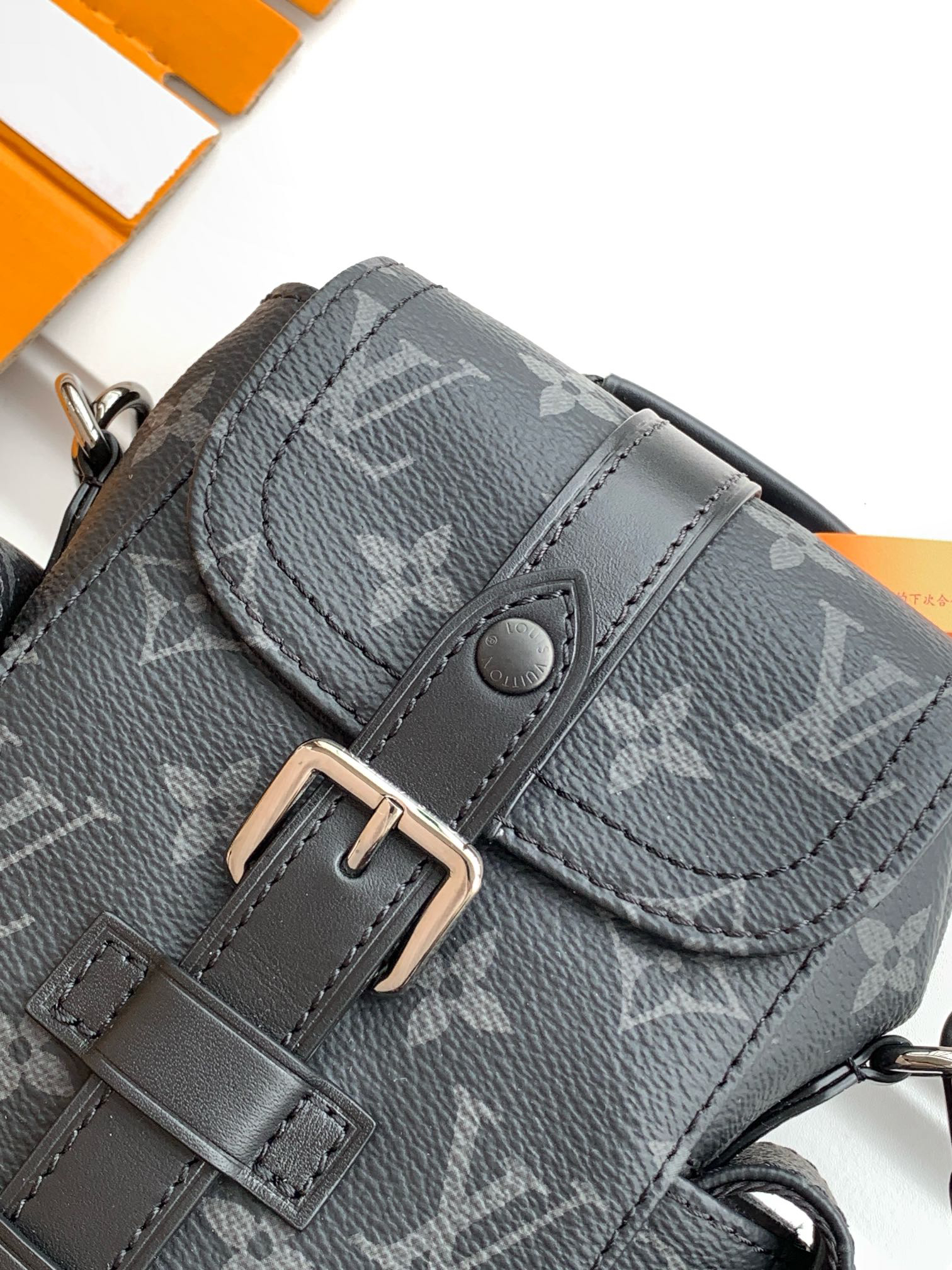 LOUIS VUITTON Nano Christopher モノグラム エクリプス クロスボディバッグ ルイヴィトン