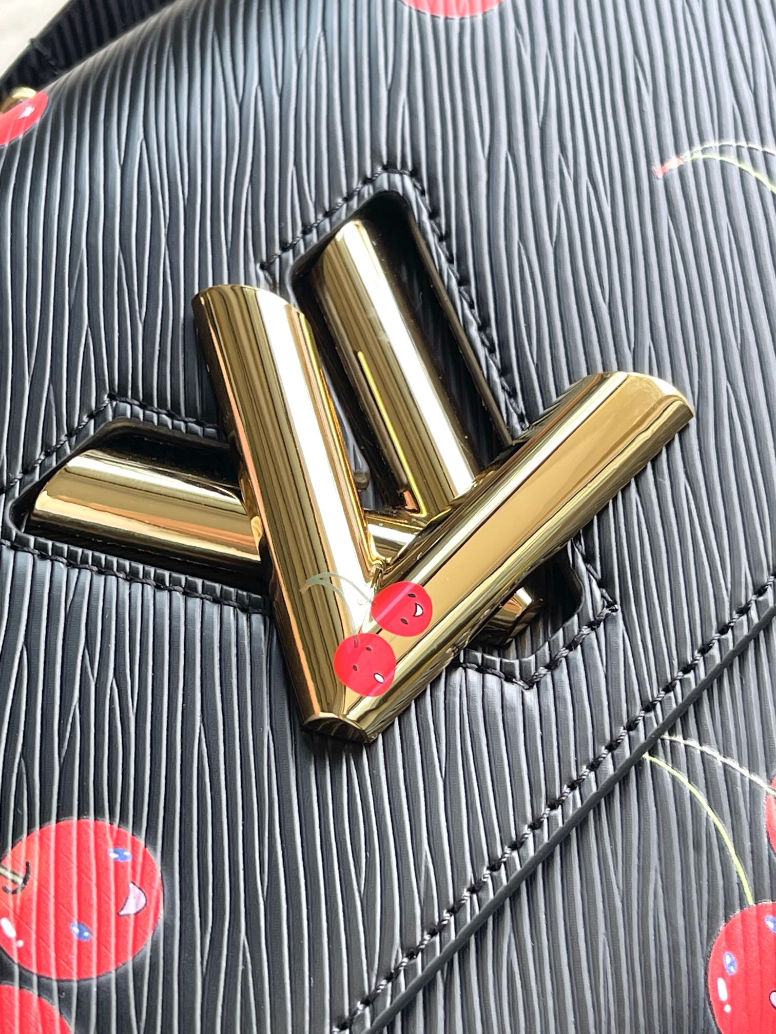 LOUIS VUITTON Twist MM エピレザー ブラック チェリー刺繍 村上隆 コラボ ルイヴィトン