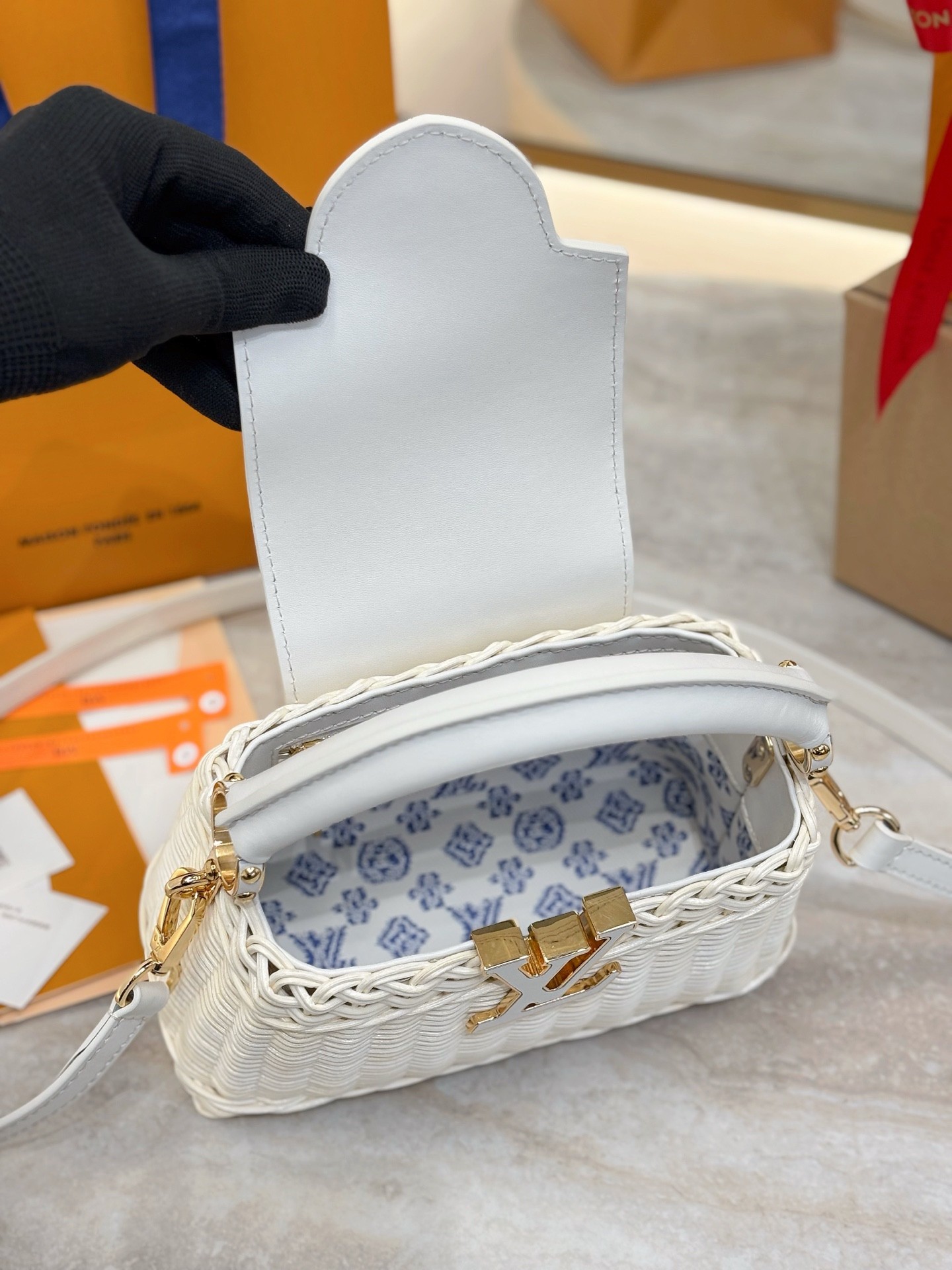 LOUIS VUITTON Capucines ミニ ラタン ハンドバッグ ホワイト サマーコレクション ルイヴィトン