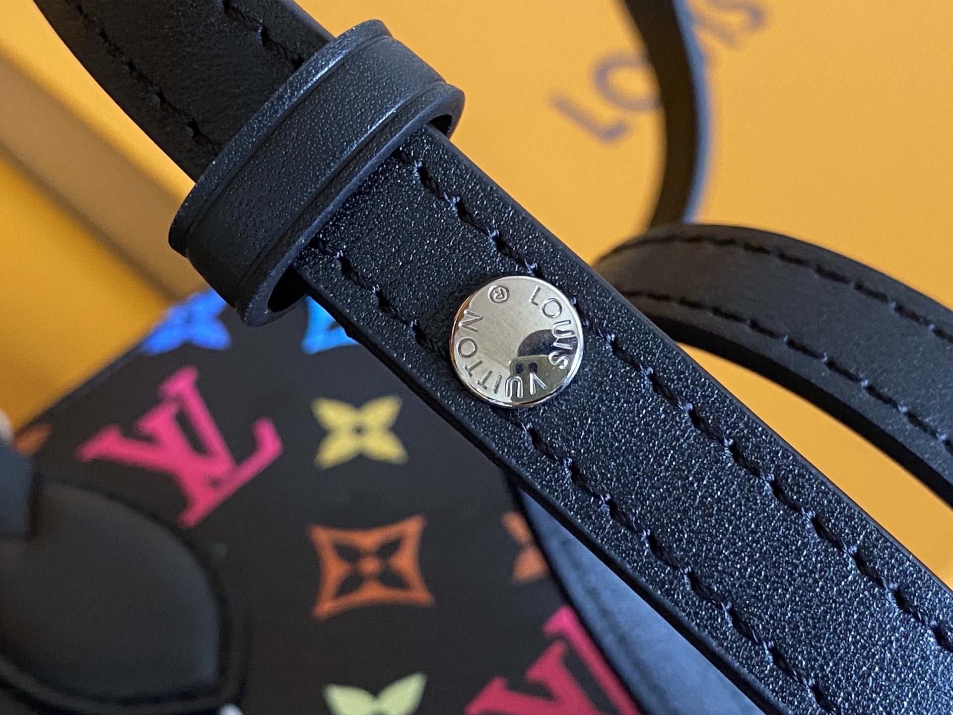 LOUIS VUITTON OnTheGo East West モノグラムマルチカラー 村上隆コラボ クロスボディバッグ ルイヴィトン