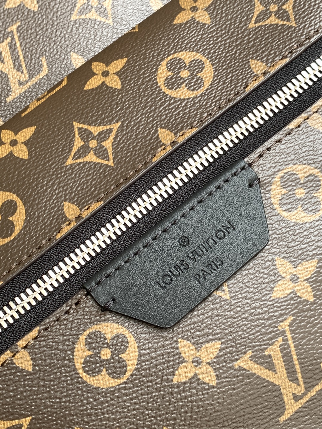 LOUIS VUITTON Discovery PM モノグラムマカサー バックパック ルイヴィトン