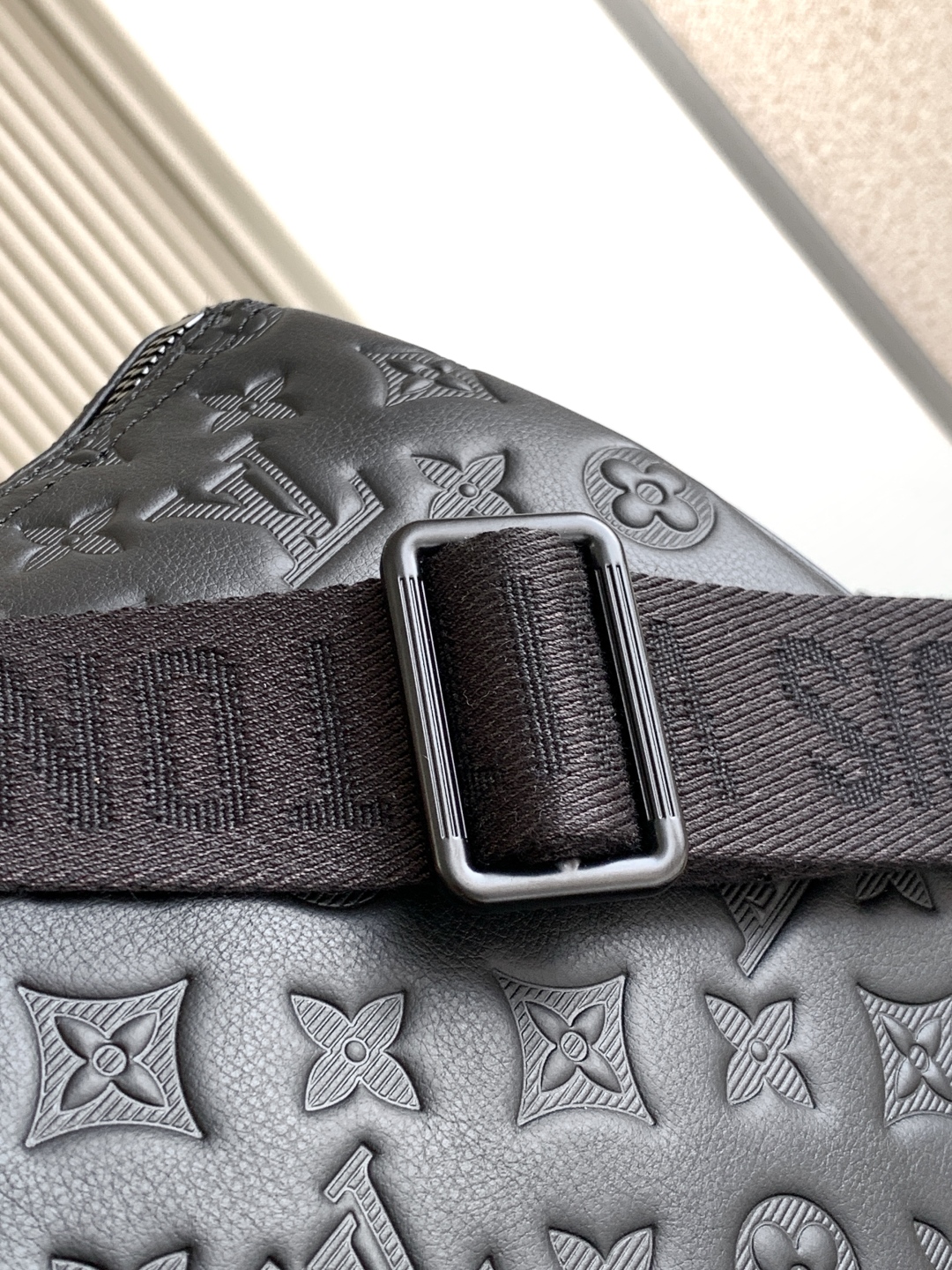 LOUIS VUITTON モノグラムシャドウ エンボスレザー キャリーオンバッグ マットブラック金具 ルイヴィトン