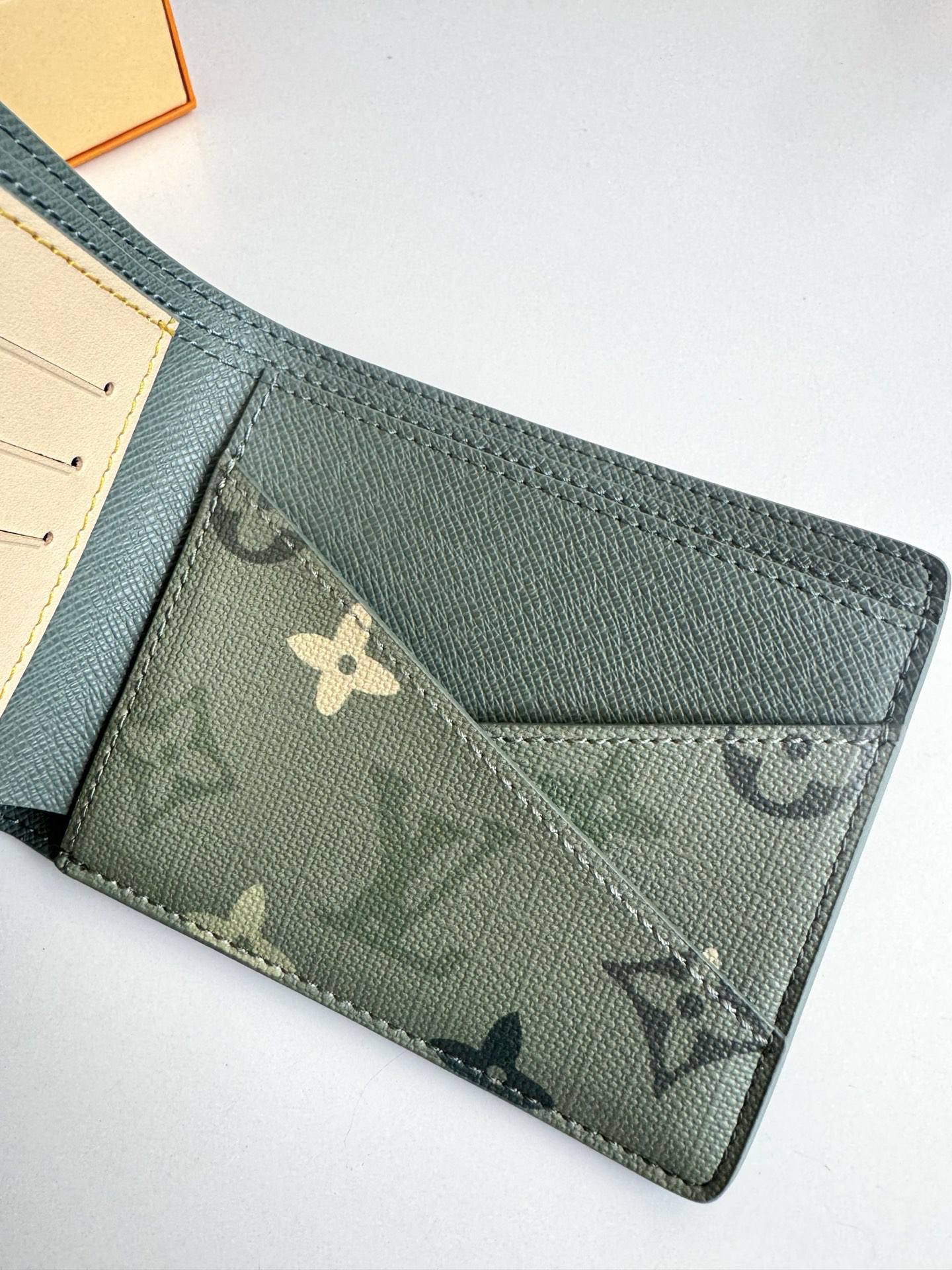 ルイ・ヴィトン マルチプル ウォレット モノグラムサープラス 限定実写