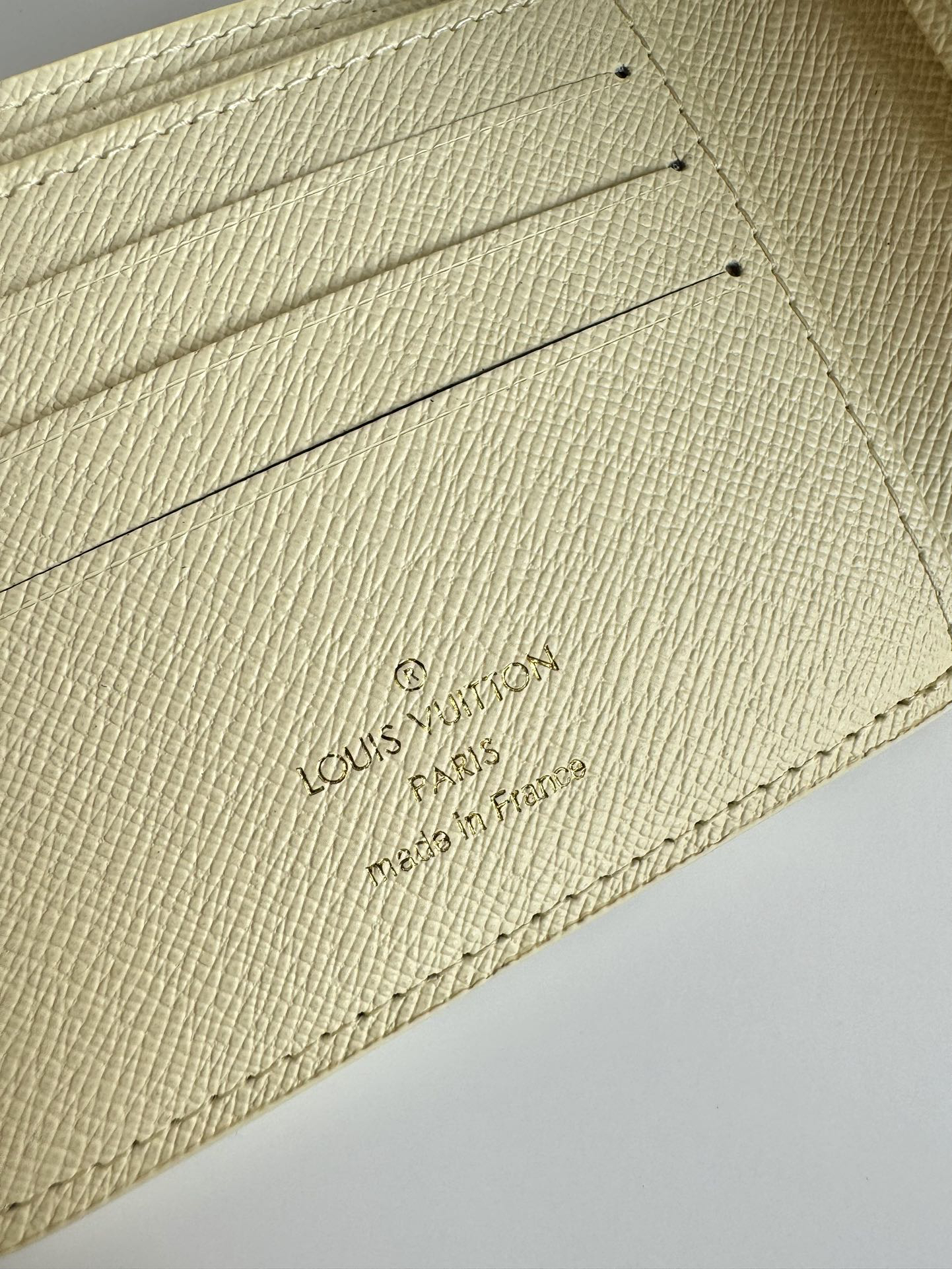 マルチカラー × ホワイト モノグラムクラッギー マルチプル ウォレット