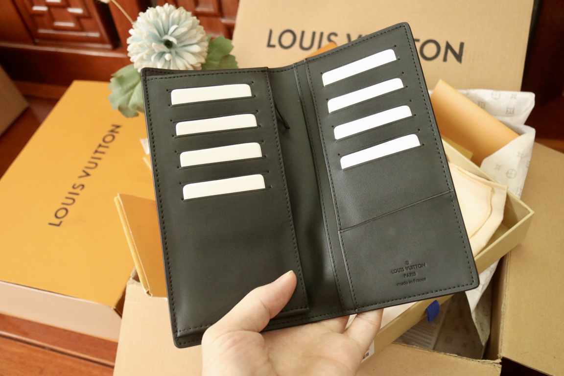 LOUIS VUITTON ポルトフォイユ・ブラザ タイガーレザー ブラック 二つ折り ロングウォレット