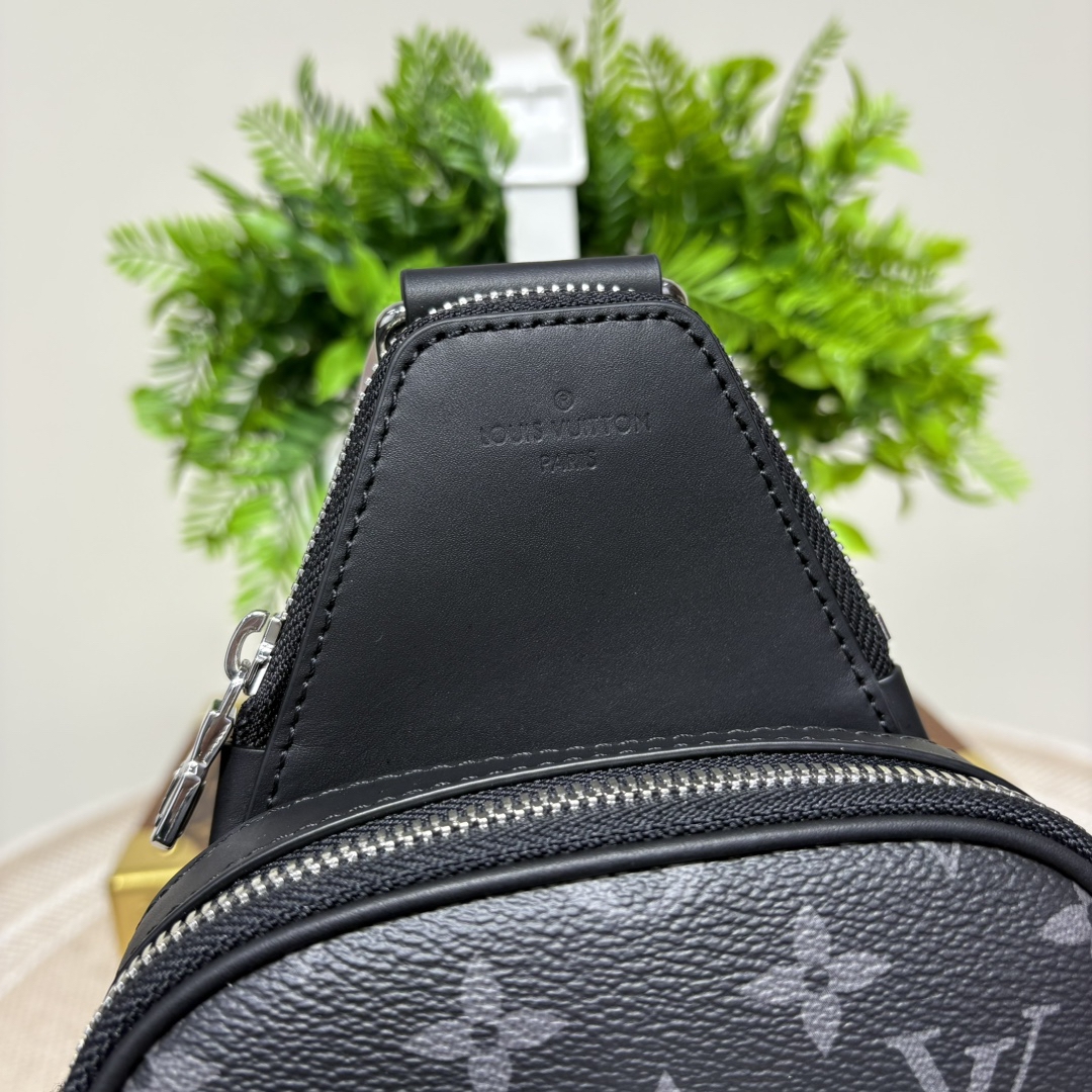 LOUIS VUITTON Avenue Slingbag PM モノグラムエクリプス ブラック クロスボディバッグ ルイヴィトン