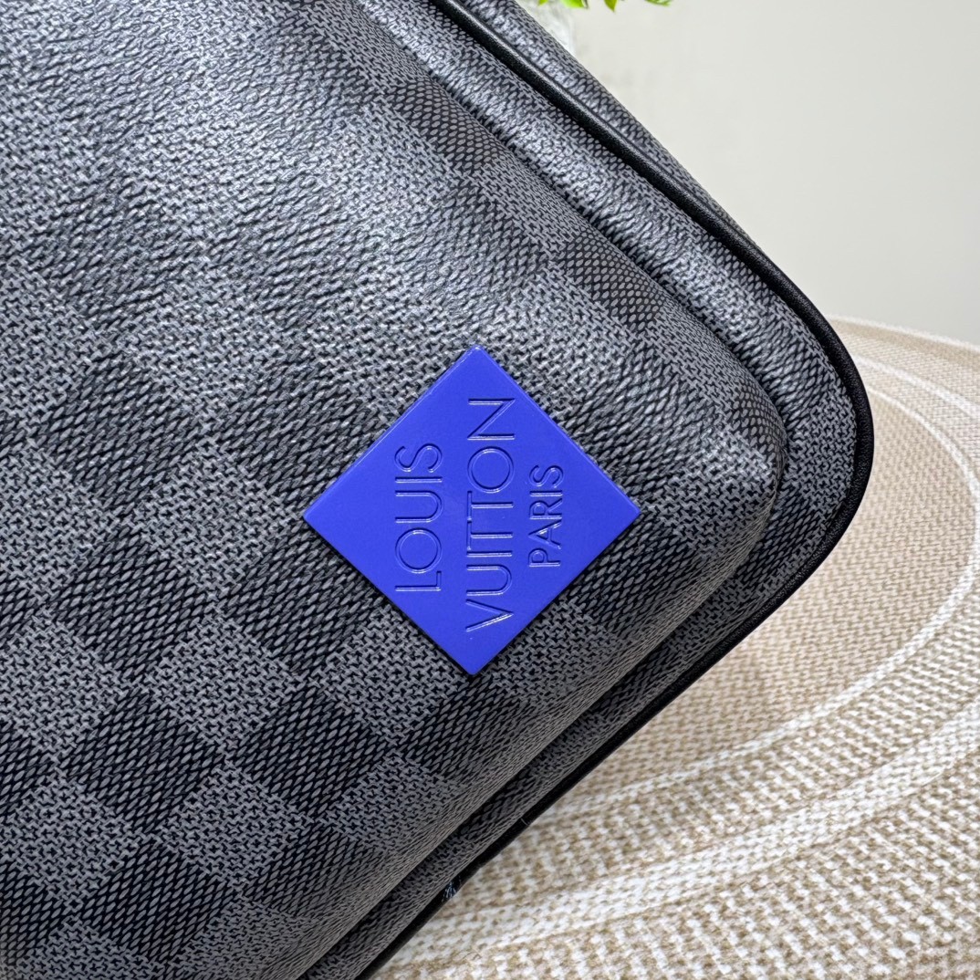 LOUIS VUITTON Avenue Slingbag ダミエグラフィット インディゴ ブルーアクセント クロスボディバッグ ルイヴィトン