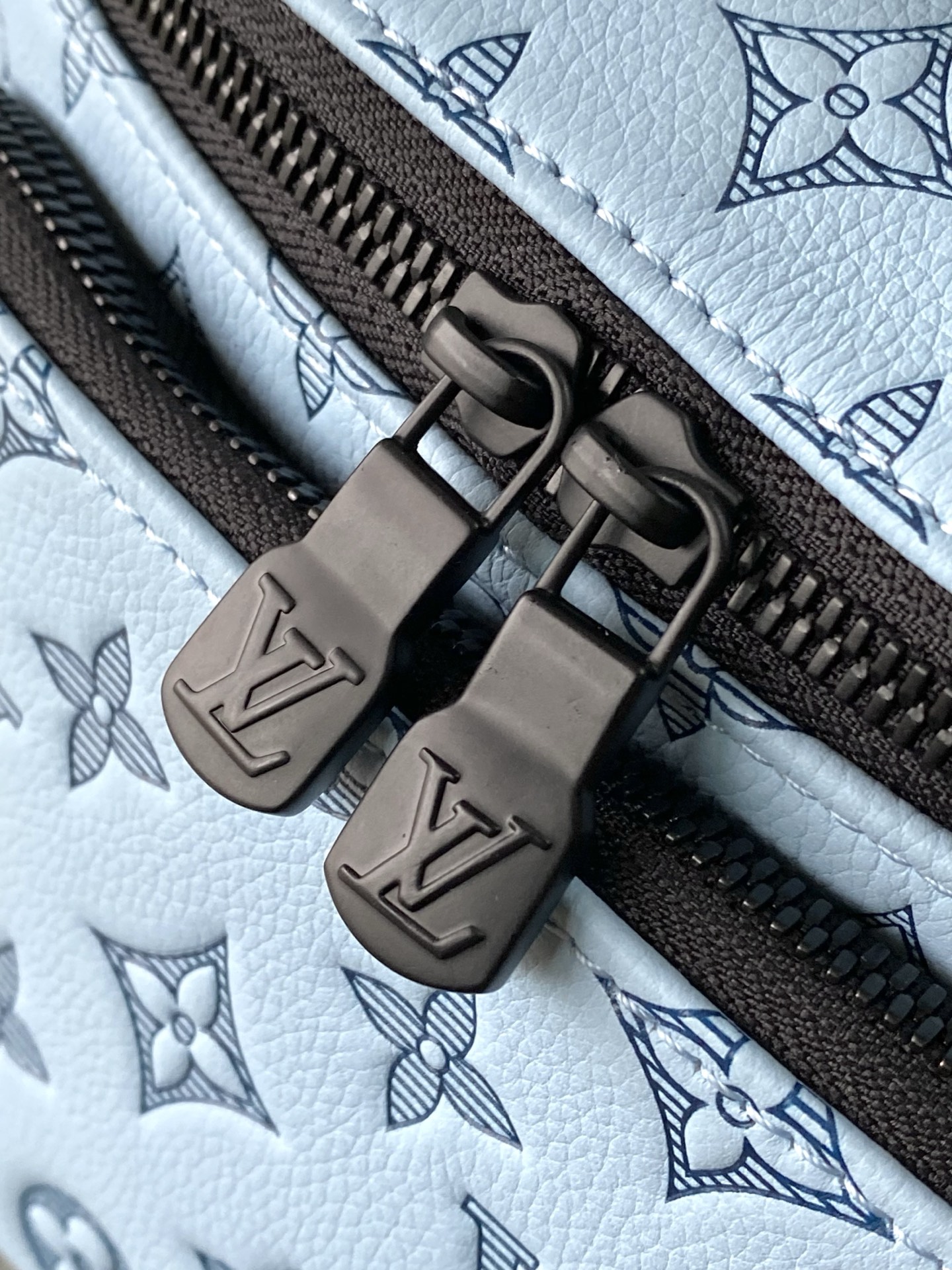 LOUIS VUITTON Rush ウエストバッグ モノグラムシャドウ ブルー クロスボディバッグ ルイヴィトン