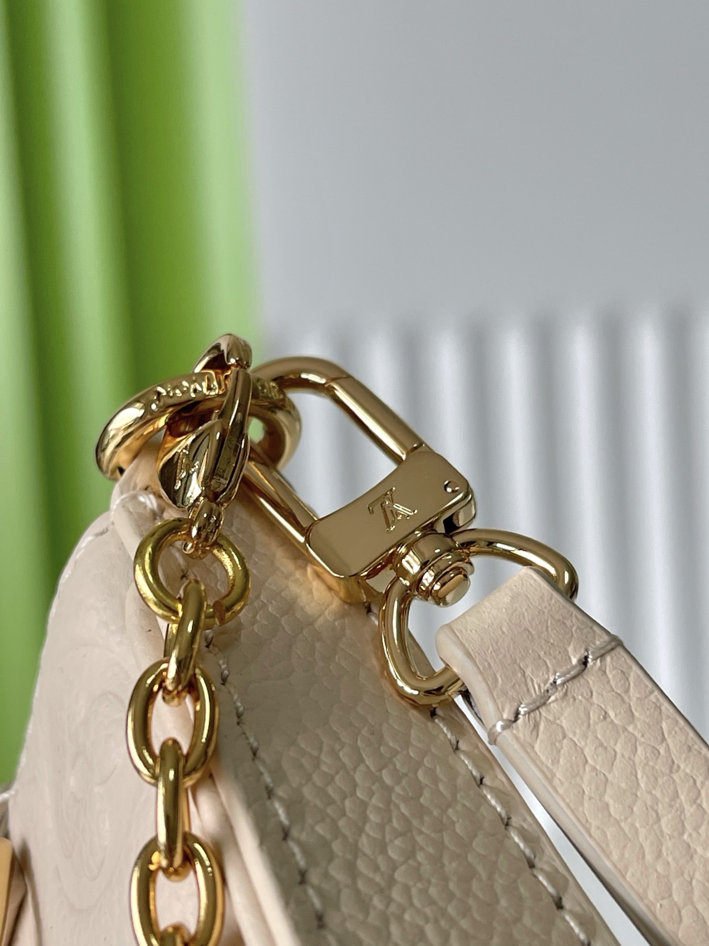 LOUIS VUITTON Easy Pouch On Strap M81066 モノグラムアンプラント クリームホワイト クロスボディバッグ ルイヴィトン