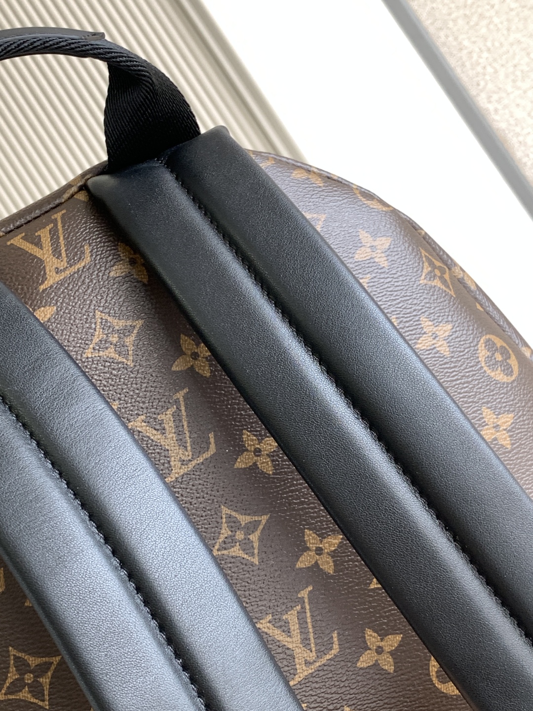 LOUIS VUITTON Discovery PM モノグラムマカサー バックパック ルイヴィトン