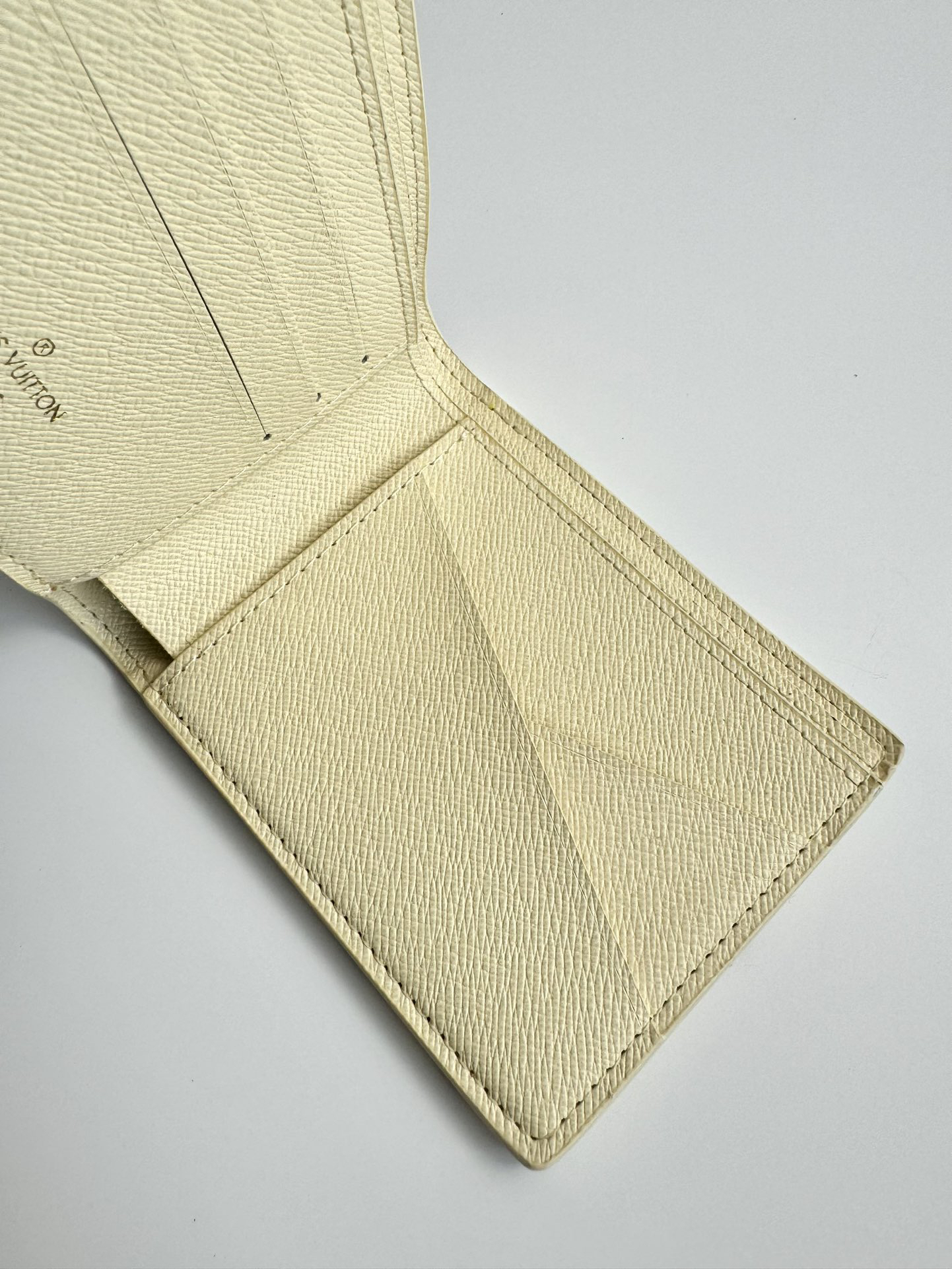 マルチカラー × ホワイト モノグラムクラッギー マルチプル ウォレット