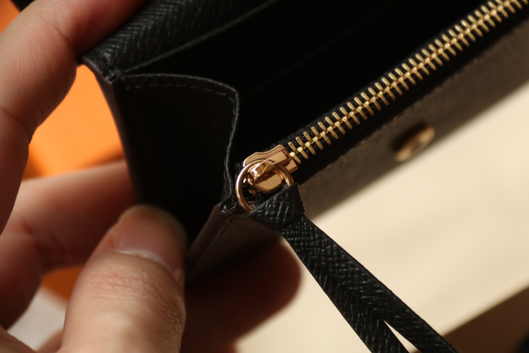 LOUIS VUITTON ロザリー・コインパース モノグラム × モノグラムリバース カーキ × ブラウン 三つ折り ミニウォレット