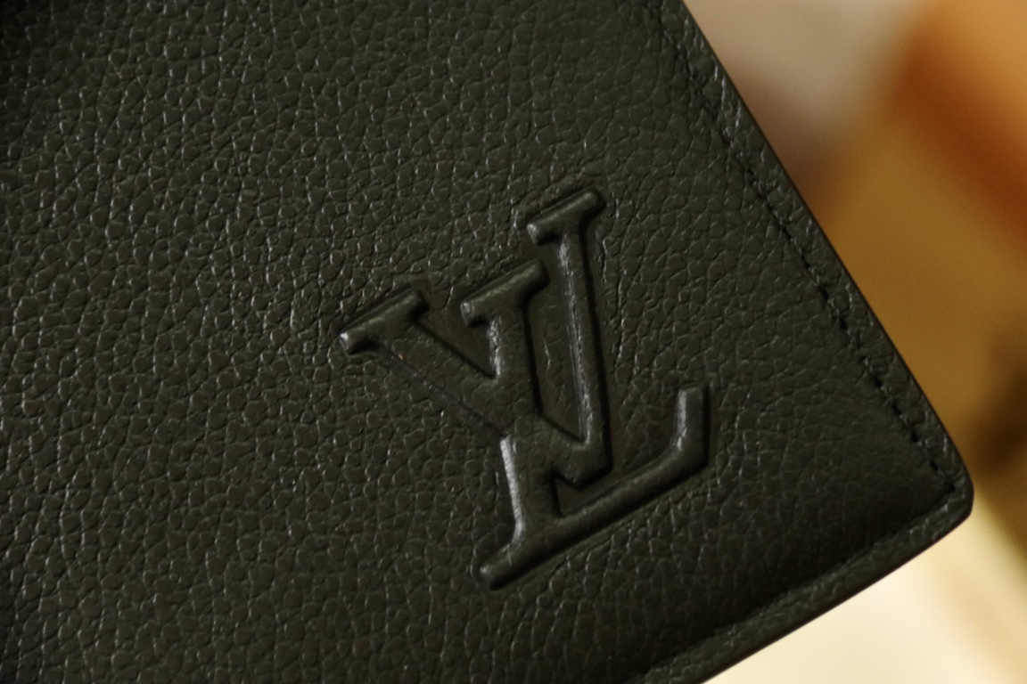 LOUIS VUITTON ポルトフォイユ・ミュルティプル タイガーレザー ブラック 二つ折り ウォレット