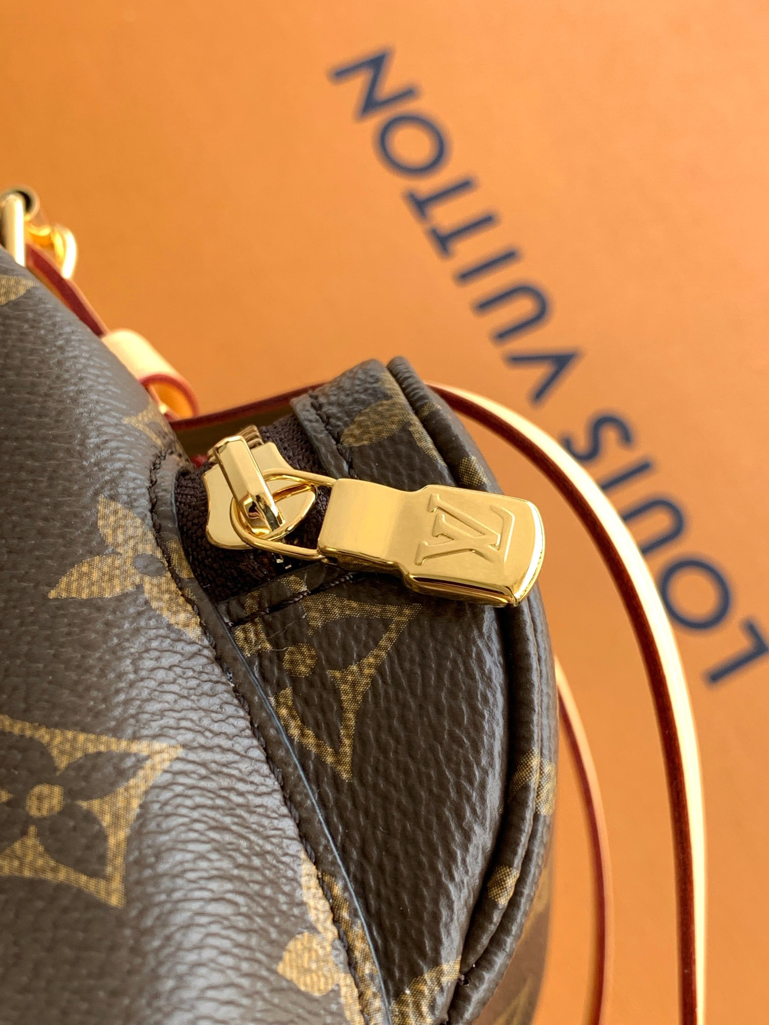 LOUIS VUITTON Montsouris ミニ モノグラム キャンバス バックパック ルイヴィトン