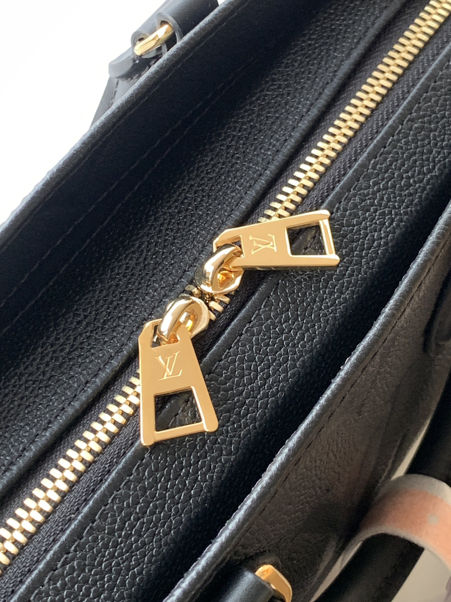 LOUIS VUITTON OnTheGo イーストウエスト モノグラム アンプラント ブラック トートバッグ ルイヴィトン