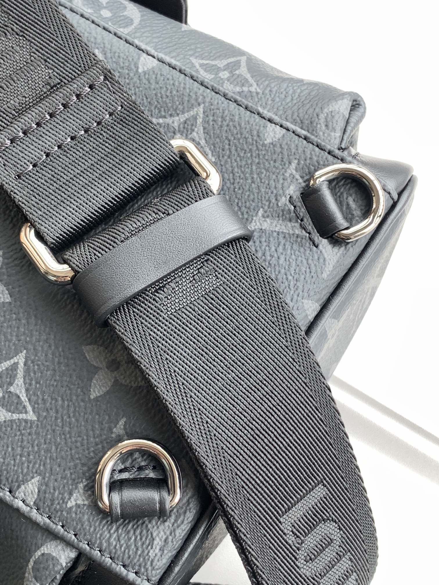 LOUIS VUITTON Nano Christopher モノグラム エクリプス クロスボディバッグ ルイヴィトン