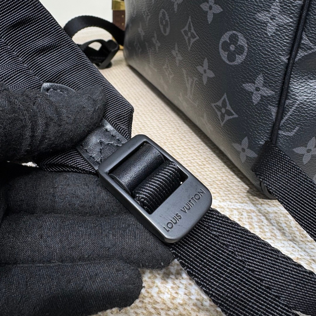 LOUIS VUITTON Montsouris バックパック モノグラムエクリプス ブラック クロスボディバッグ ルイヴィトン