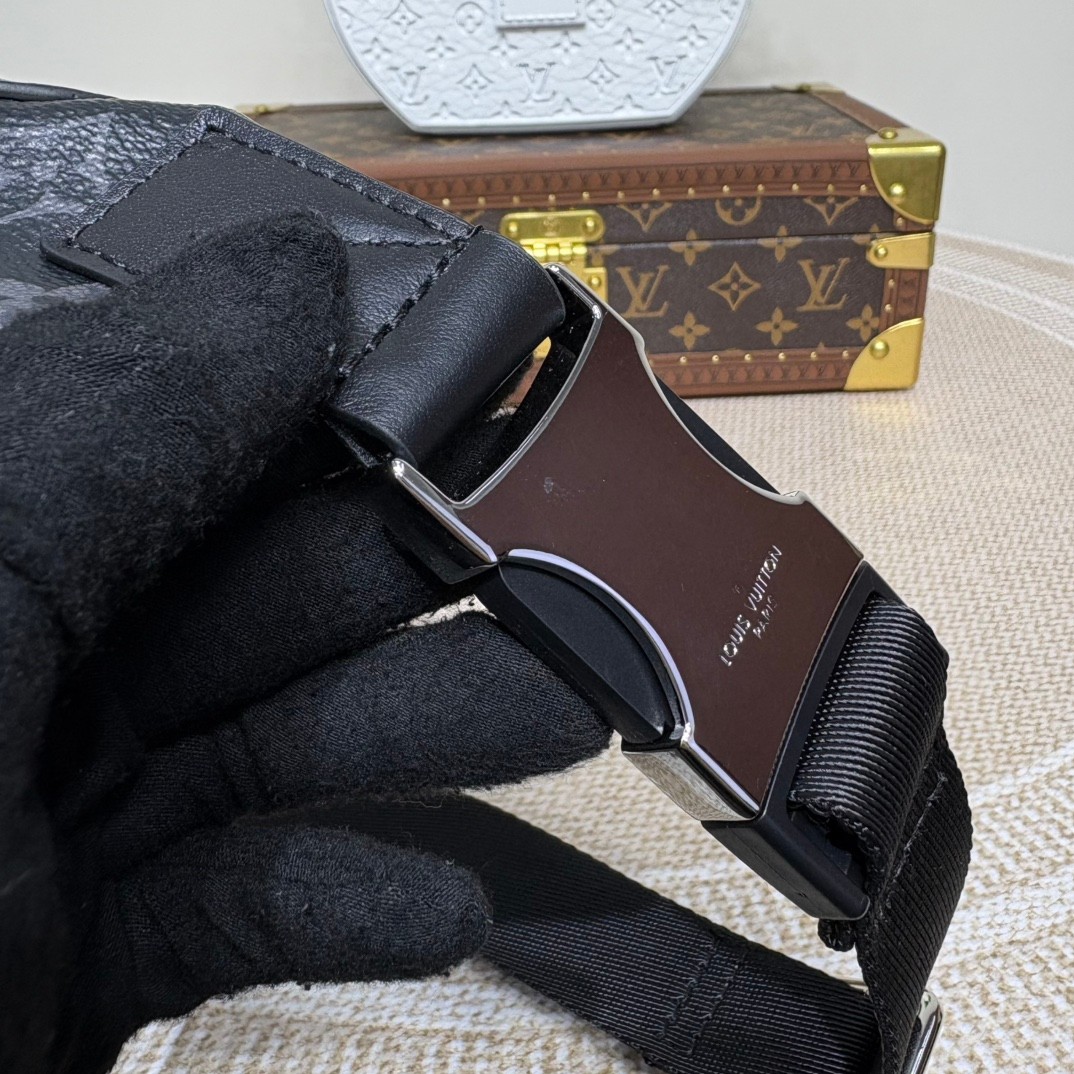 LOUIS VUITTON Discovery ウエストバッグ モノグラムエクリプス ブラック ルイヴィトン