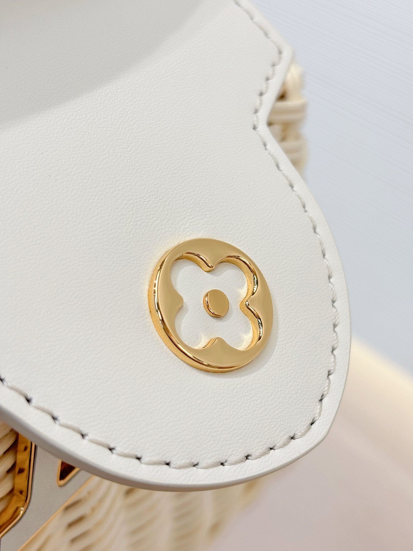 LOUIS VUITTON Capucines ミニ ラタン ハンドバッグ ホワイト サマーコレクション ルイヴィトン