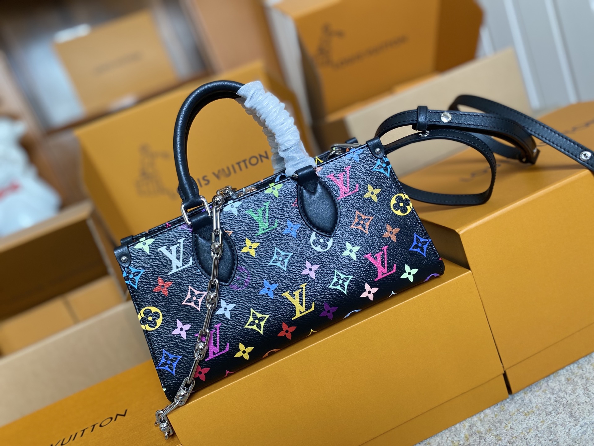 LOUIS VUITTON OnTheGo East West モノグラムマルチカラー 村上隆コラボ クロスボディバッグ ルイヴィトン
