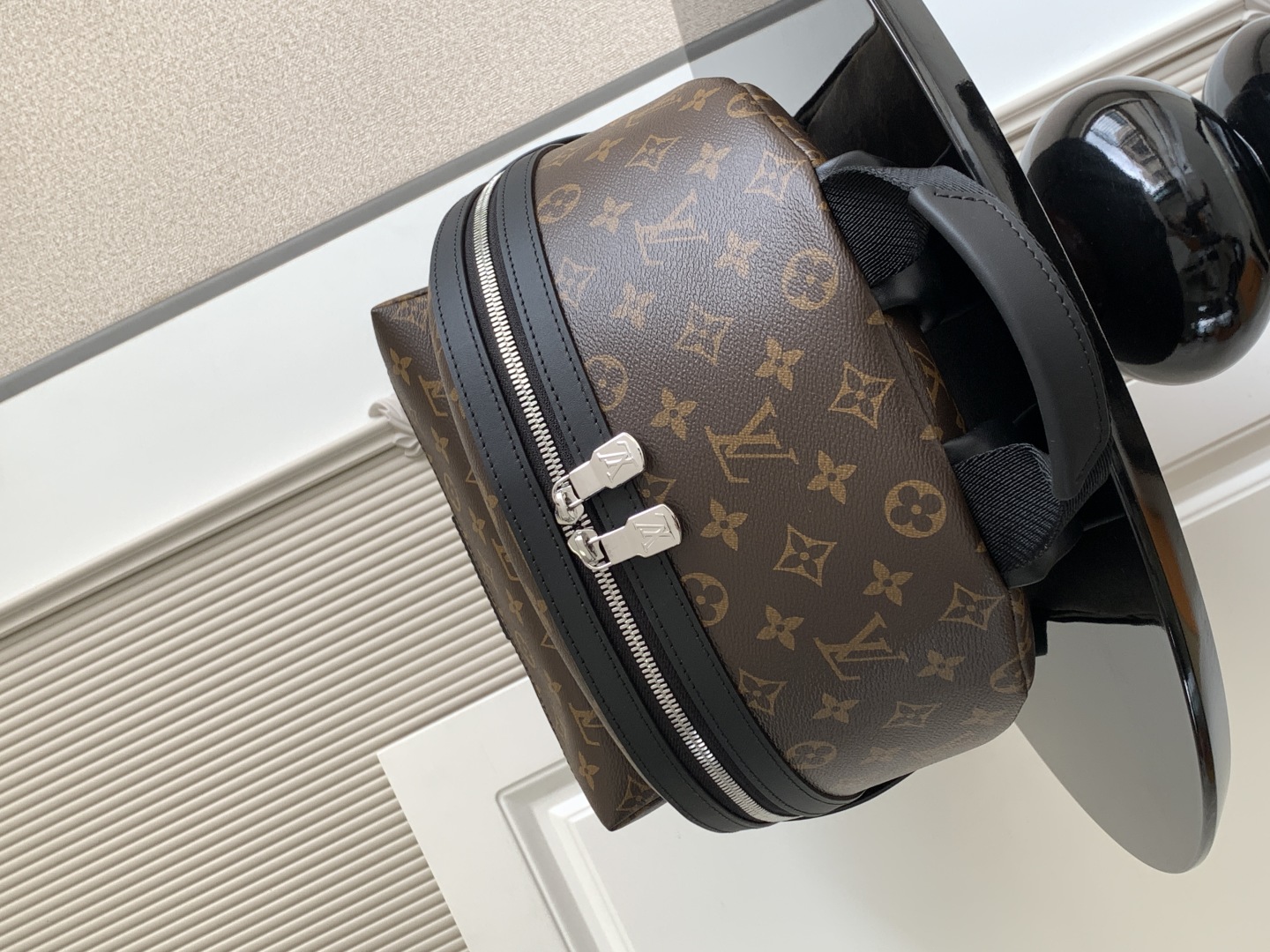 LOUIS VUITTON Discovery PM モノグラムマカサー バックパック ルイヴィトン