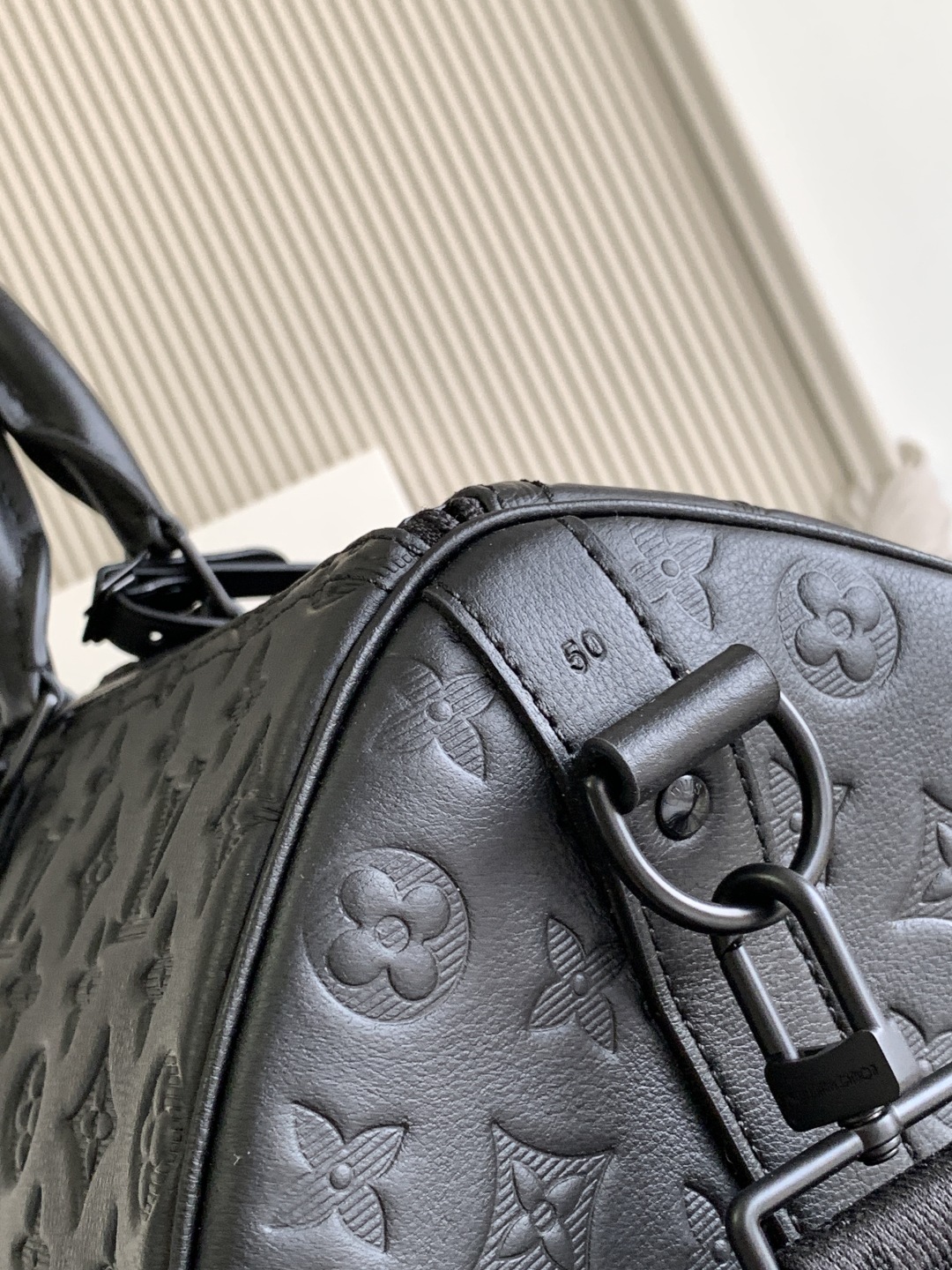 LOUIS VUITTON モノグラムシャドウ エンボスレザー キャリーオンバッグ マットブラック金具 ルイヴィトン