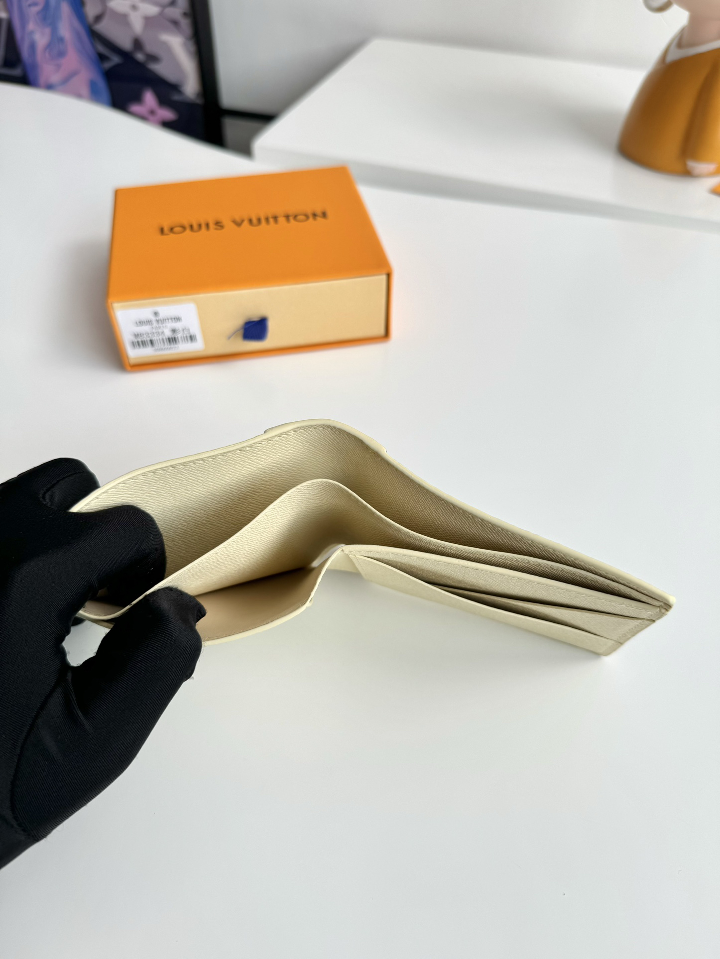 マルチカラー × ホワイト モノグラムクラッギー マルチプル ウォレット