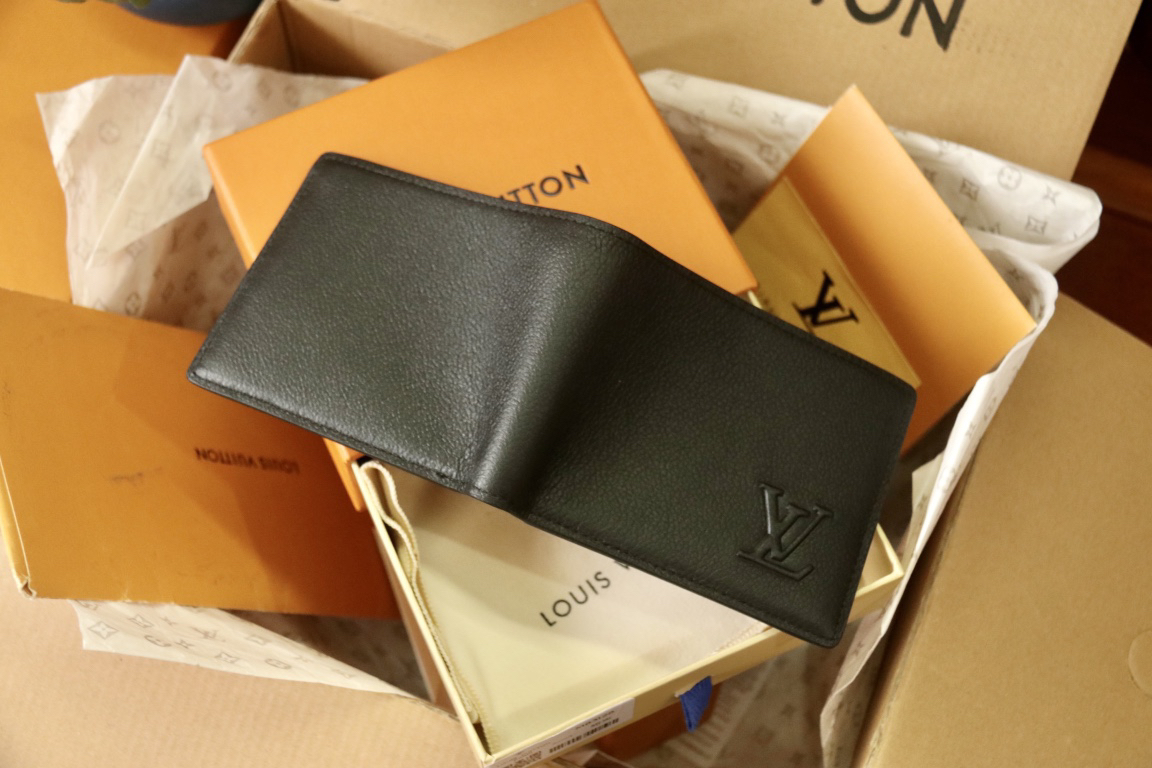 LOUIS VUITTON ポルトフォイユ・ミュルティプル タイガーレザー ブラック 二つ折り ウォレット