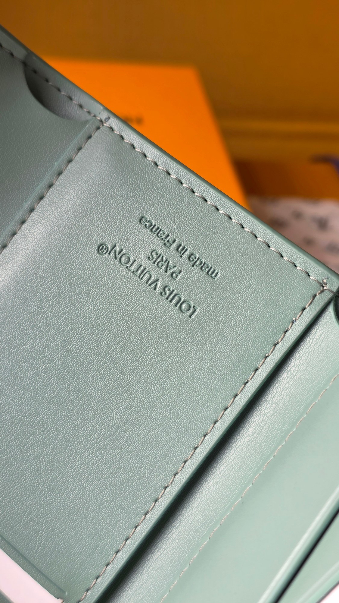 LOUIS VUITTON ポルトフォイユ・ヴィクター ワックスドカーフスキン ターコイズブルー 三つ折り ウォレット