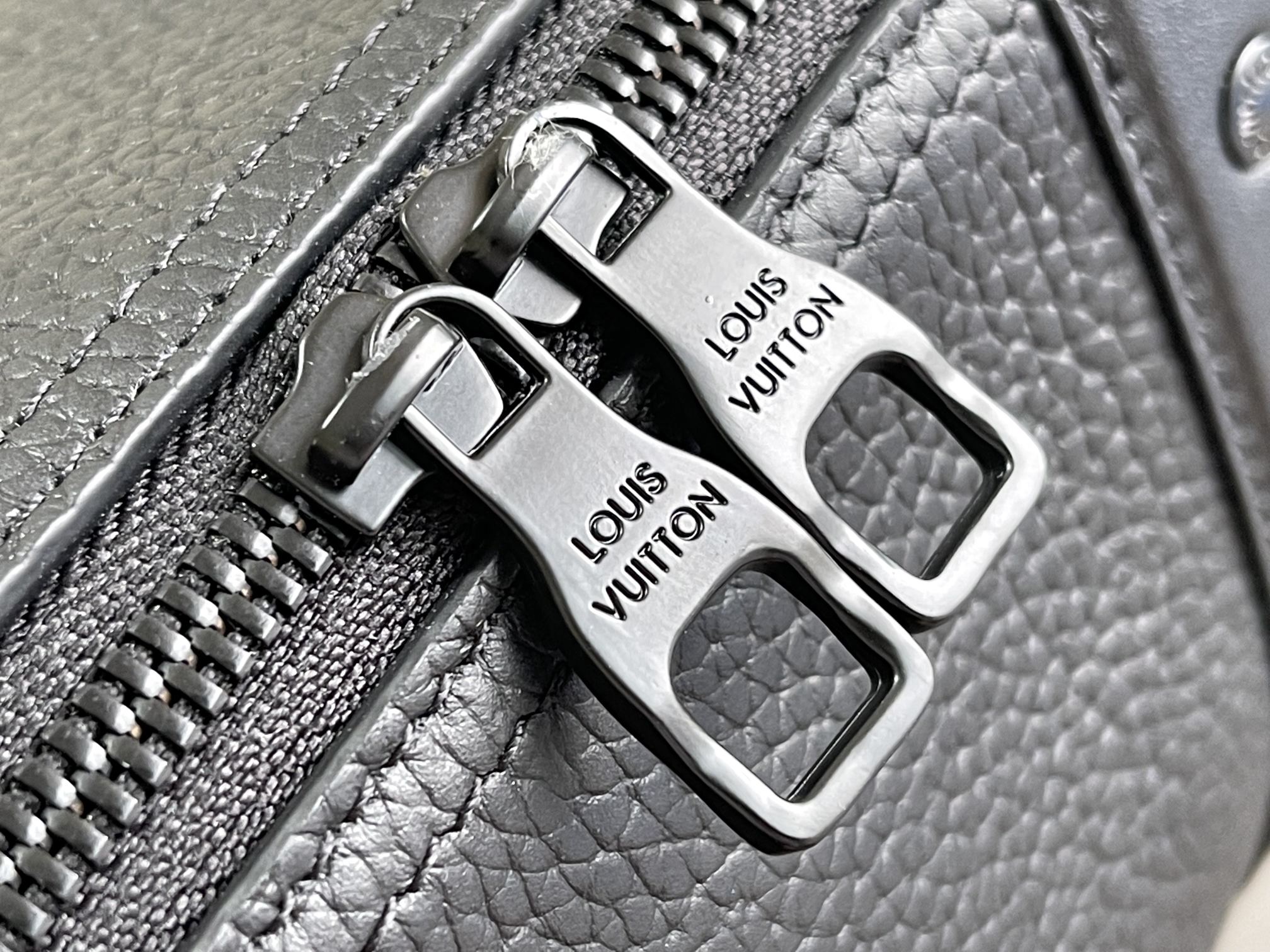 LOUIS VUITTON（ルイヴィトン）シティキーポル