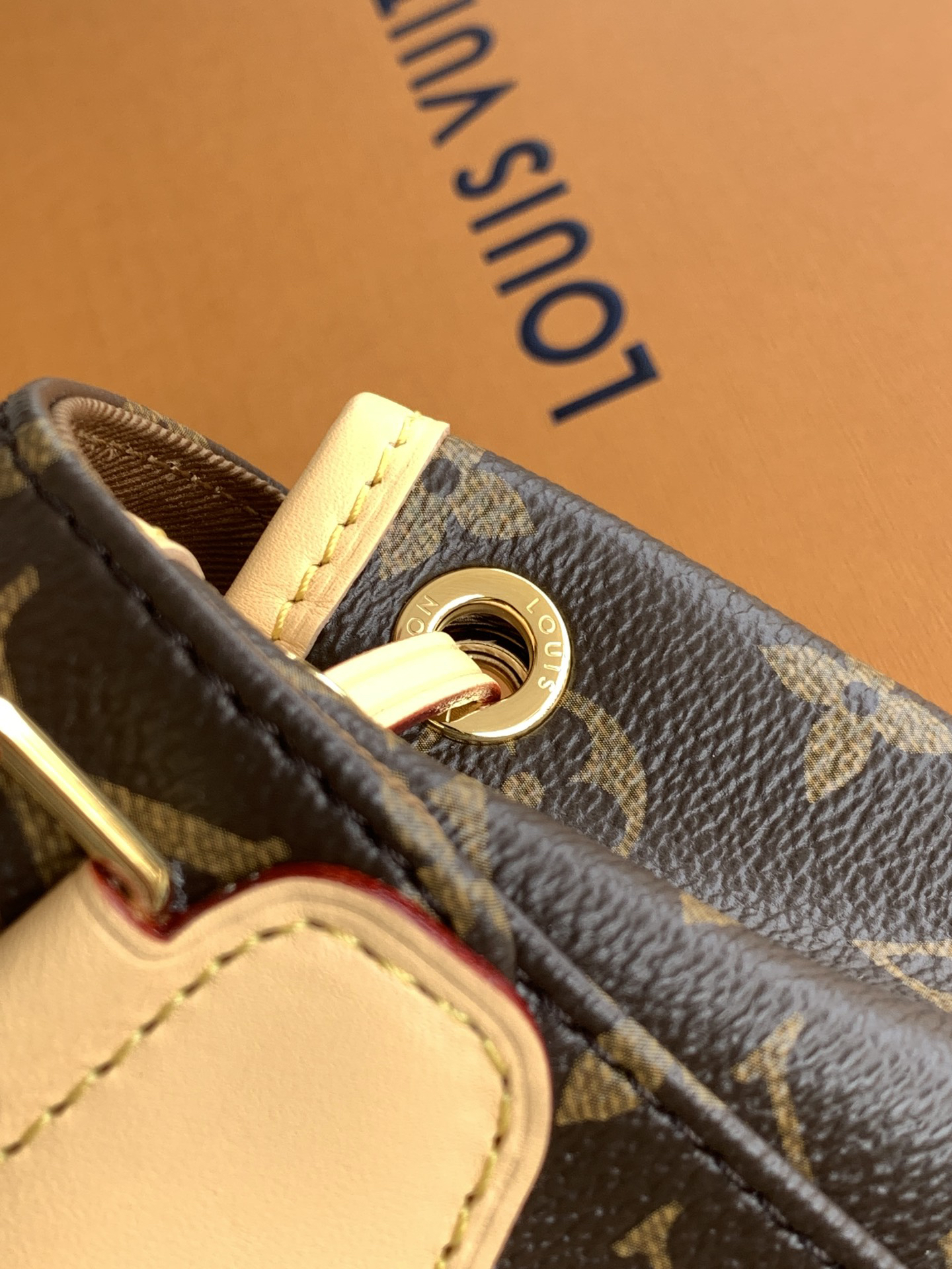 LOUIS VUITTON Montsouris ミニ モノグラム キャンバス バックパック ルイヴィトン