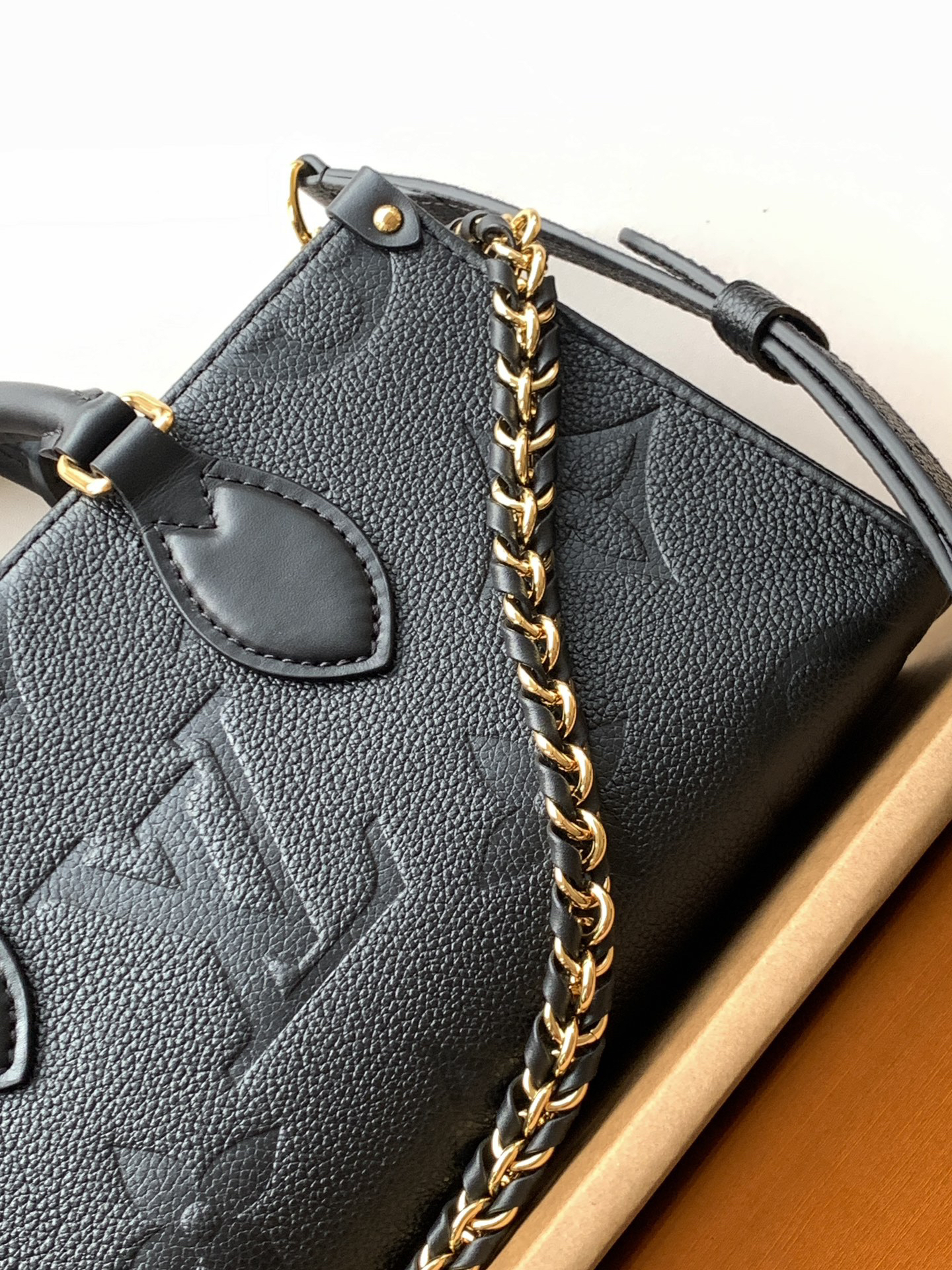 LOUIS VUITTON OnTheGo イーストウエスト モノグラム アンプラント ブラック トートバッグ ルイヴィトン