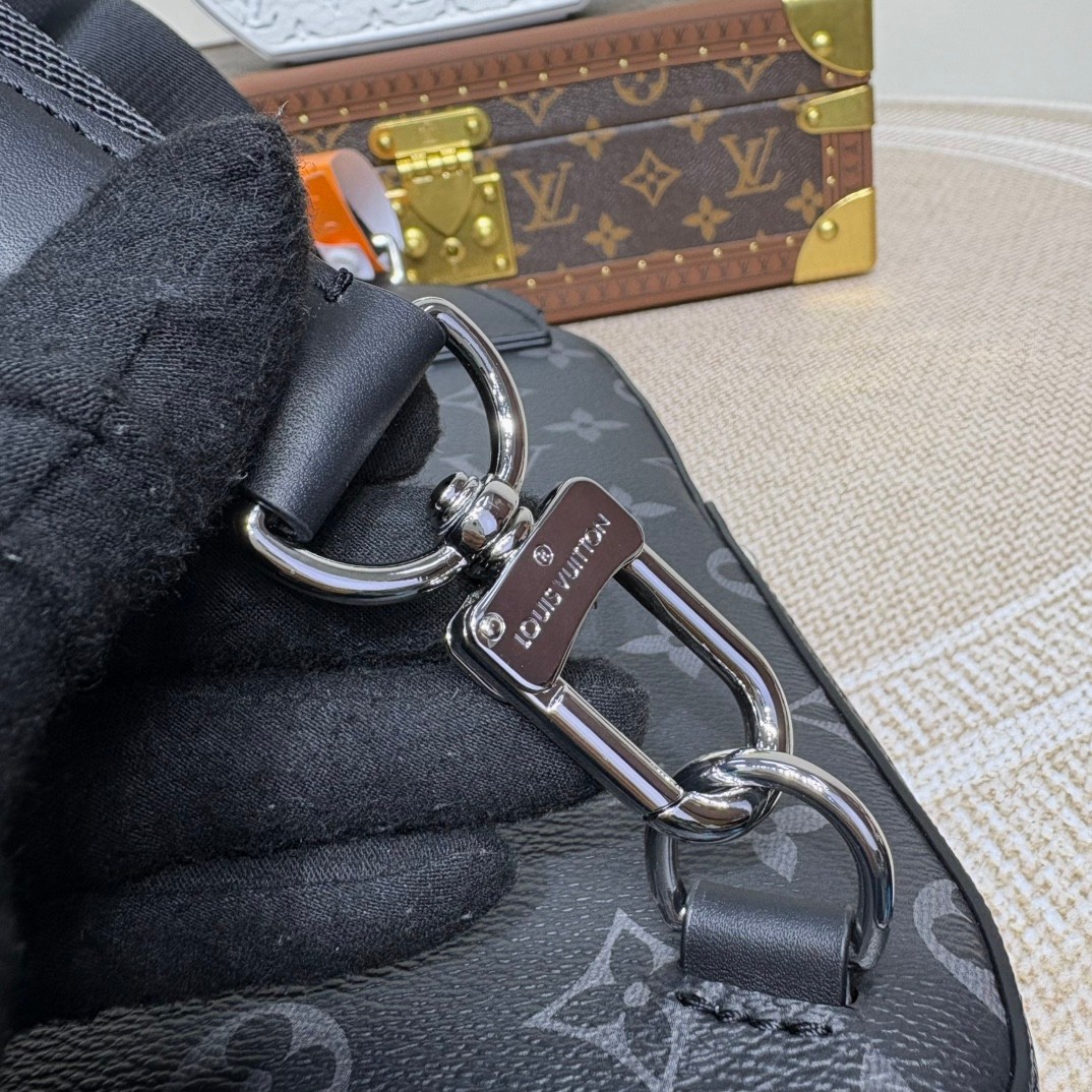 LOUIS VUITTON Avenue Slingbag PM モノグラムエクリプス ブラック クロスボディバッグ ルイヴィトン