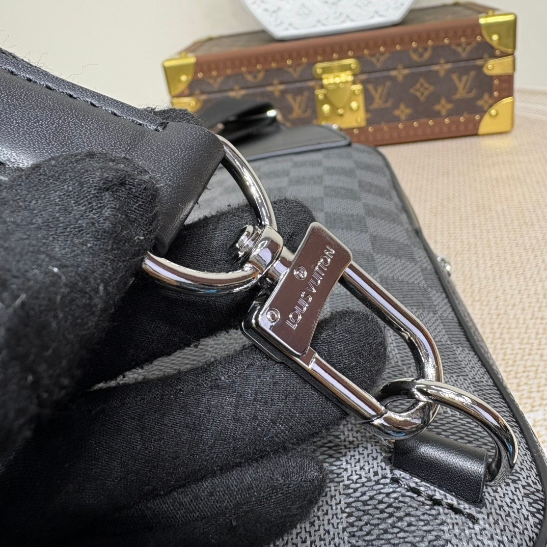 LOUIS VUITTON Avenue Slingbag ダミエグラフィット インディゴ ブルーアクセント クロスボディバッグ ルイヴィトン