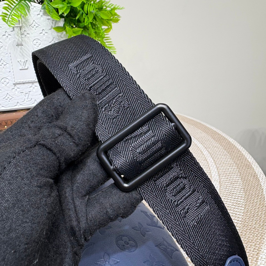LOUIS VUITTON Duo Slingbag モノグラムシャドウ ネイビー ラウンドポーチ付き クロスボディバッグ ルイヴィトン