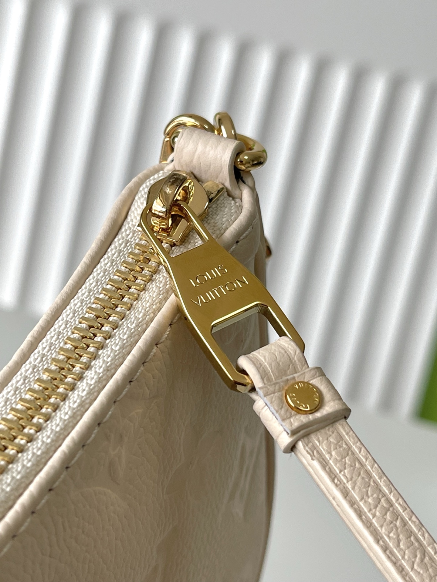 LOUIS VUITTON Easy Pouch On Strap M81066 モノグラムアンプラント クリームホワイト クロスボディバッグ ルイヴィトン