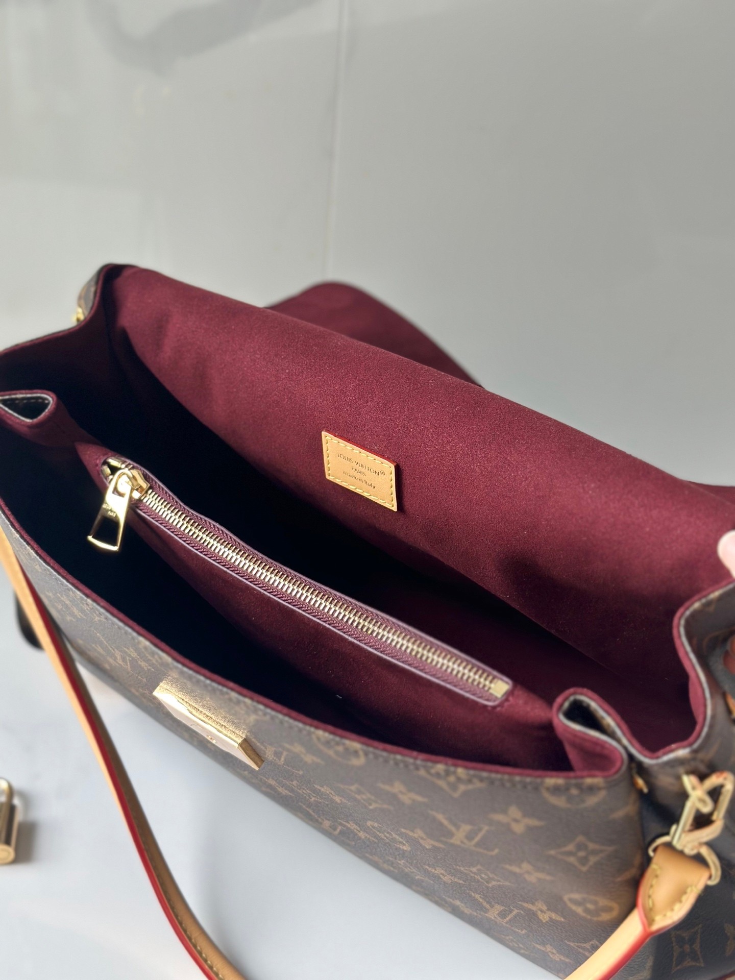 LOUIS VUITTON Hide Away モノグラムキャンバス ハンドバッグ ルイヴィトン